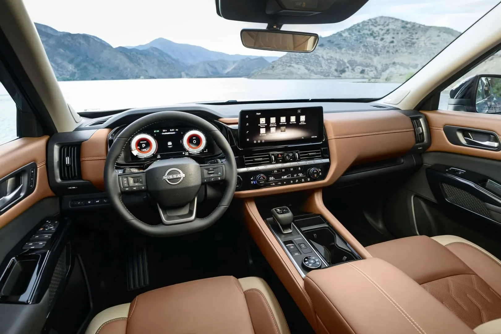 Nissan Pathfinder 2026: ameriški SUV, ki vsako leto postane malo pametnejši, malo drznejši in—priznajmo—malo bolj samozavesten