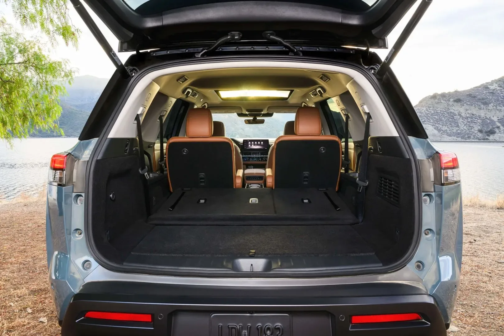 Nissan Pathfinder 2026: ameriški SUV, ki vsako leto postane malo pametnejši, malo drznejši in—priznajmo—malo bolj samozavesten