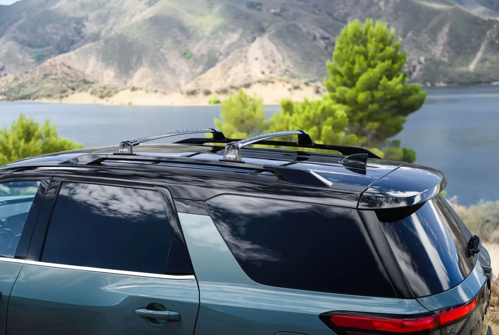 Nissan Pathfinder 2026: ameriški SUV, ki vsako leto postane malo pametnejši, malo drznejši in—priznajmo—malo bolj samozavesten