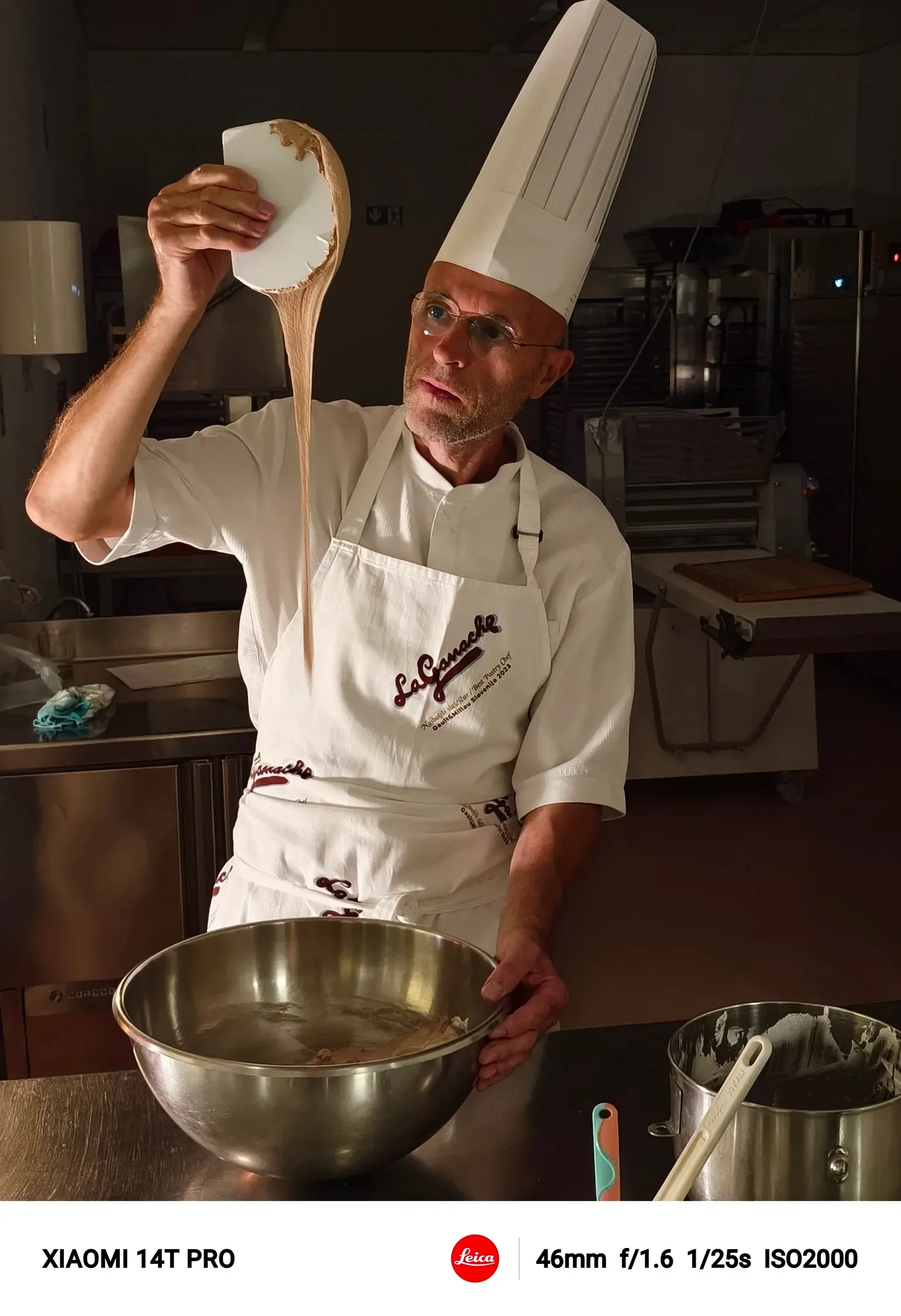 NOČ JE NJUN ČAS: Modna oblikovalka in pastry chef združena v strasti do ustvarjanja ponoči