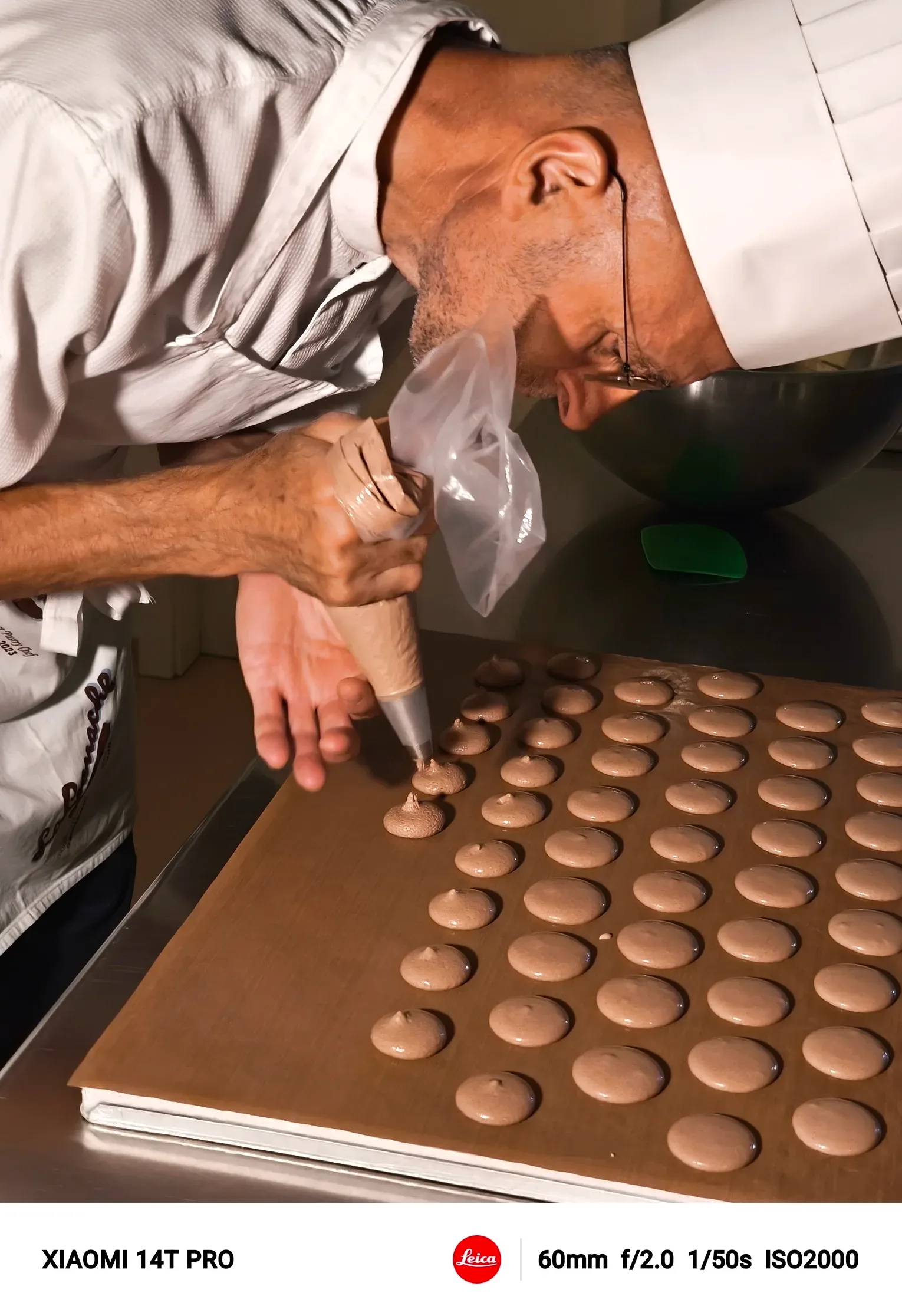 NOČ JE NJUN ČAS: Modna oblikovalka in pastry chef združena v strasti do ustvarjanja ponoči