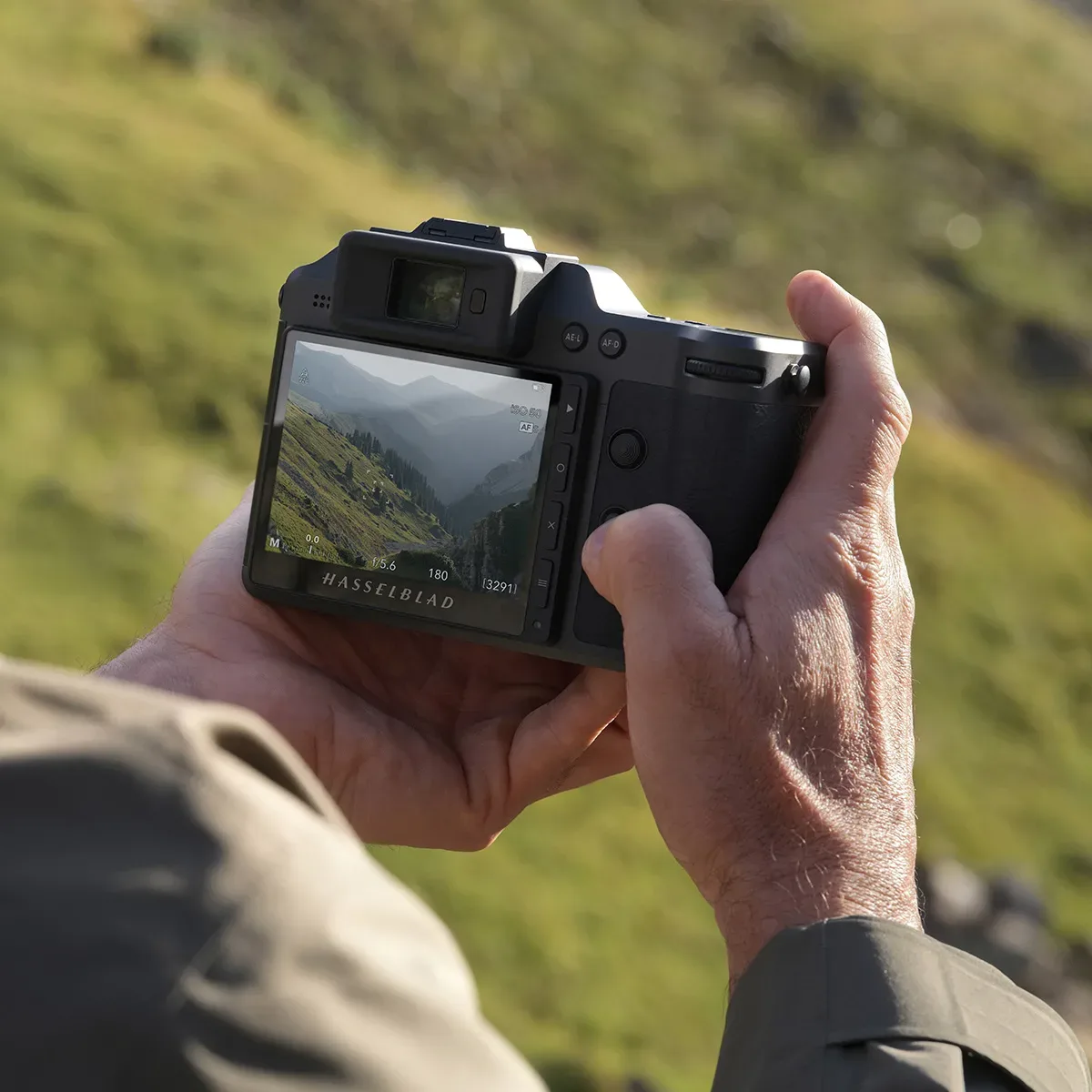 Noro dobra foto kamera: Hasselblad X2D II 100C – lunarna legenda, ki se je naučila HDR trikov