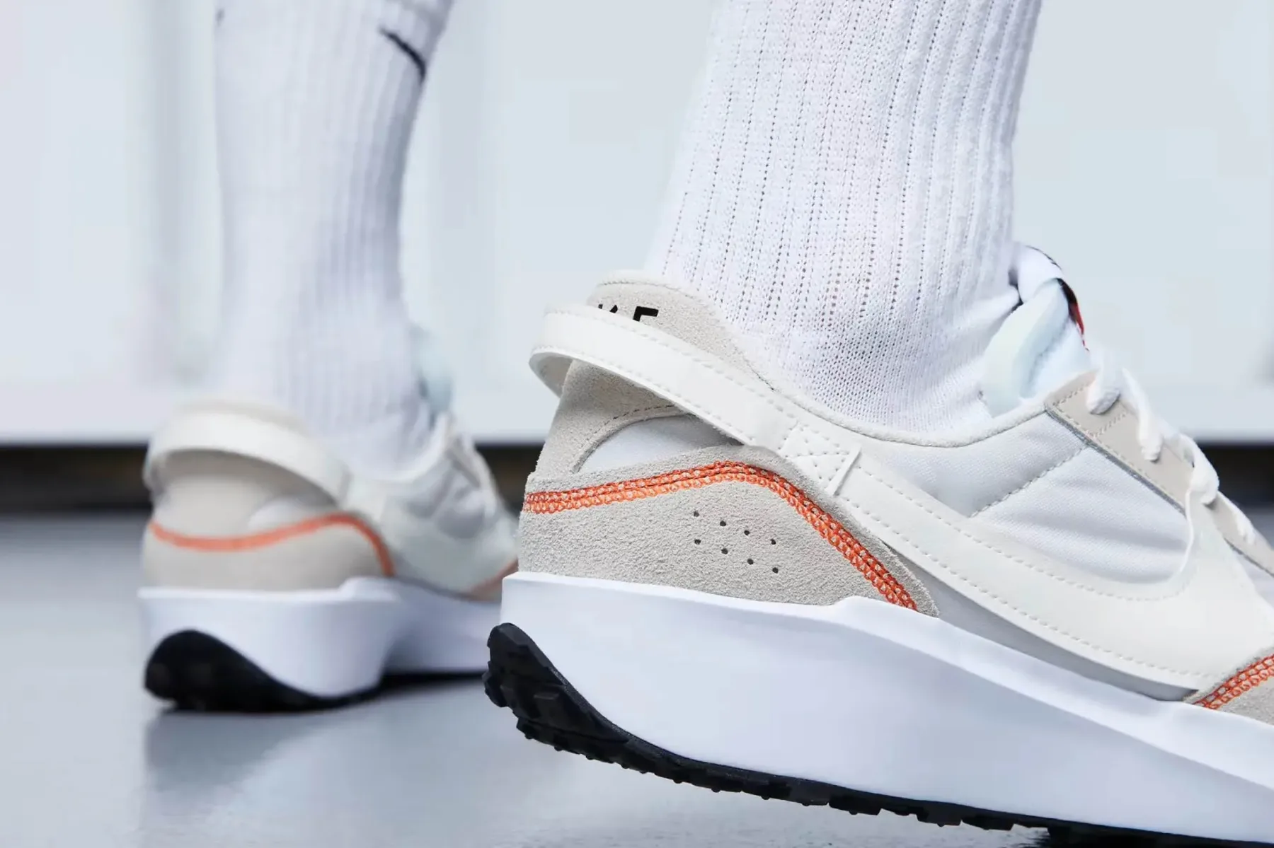 Noro moden Nike Waffle Debut: najboljša ponudba 50 evrov – 40% popusta za superge leta 2025
