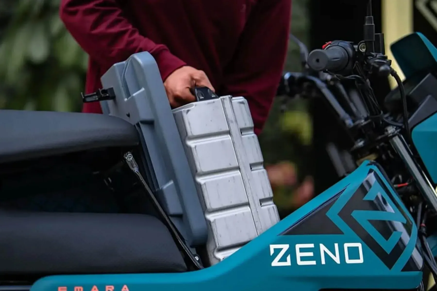 Noro poceni! Zeno Emara ADV – najcenejši električni “adventure” moticikel s tisoč volti nasmeha za 2.000 $/€
