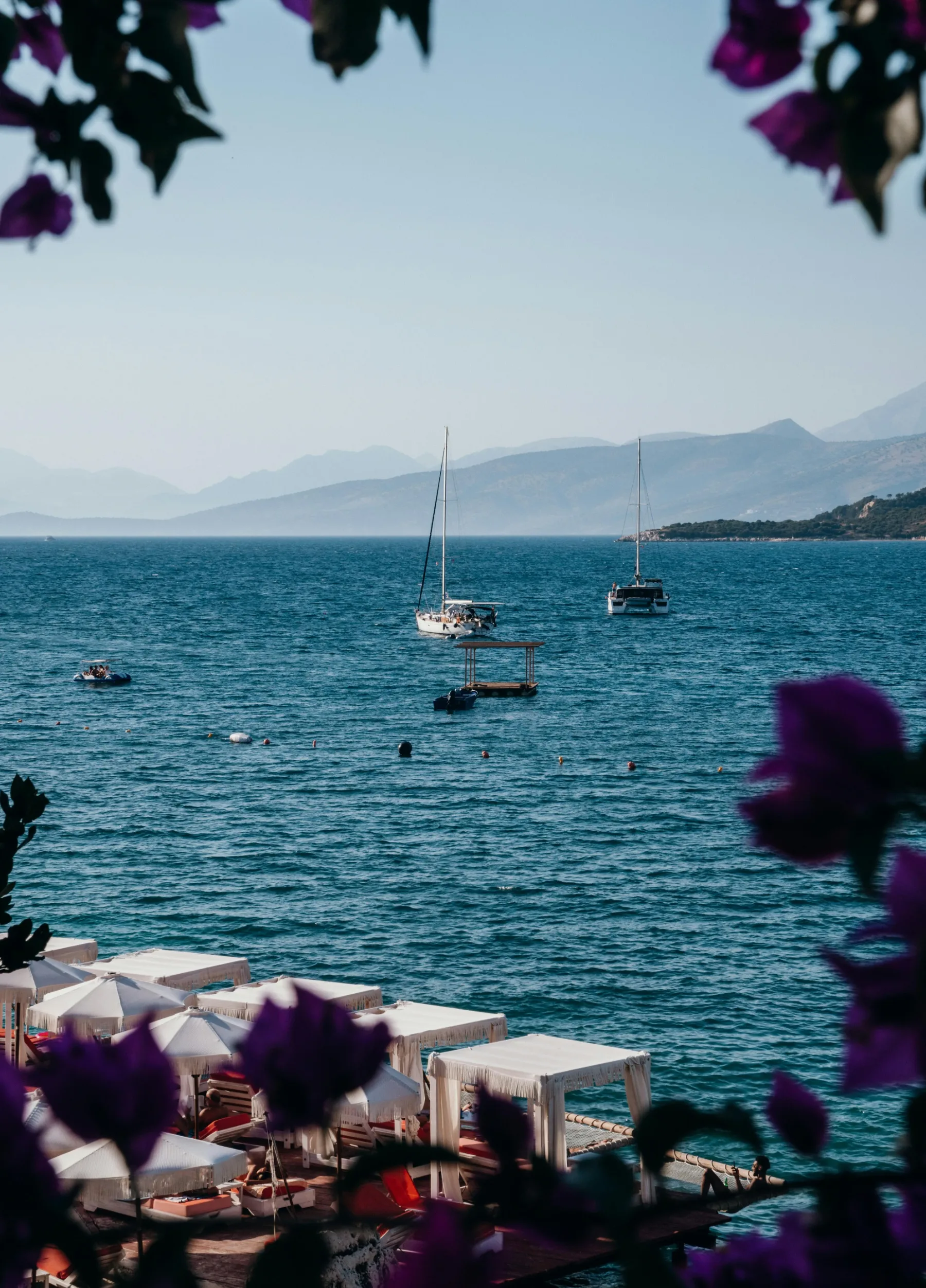Noro! Počitnice 2025 za 300 €? 5 destinacij, kjer dobite luksuz za drobiž – to svetuje strokovnjaki za poceni počitnice