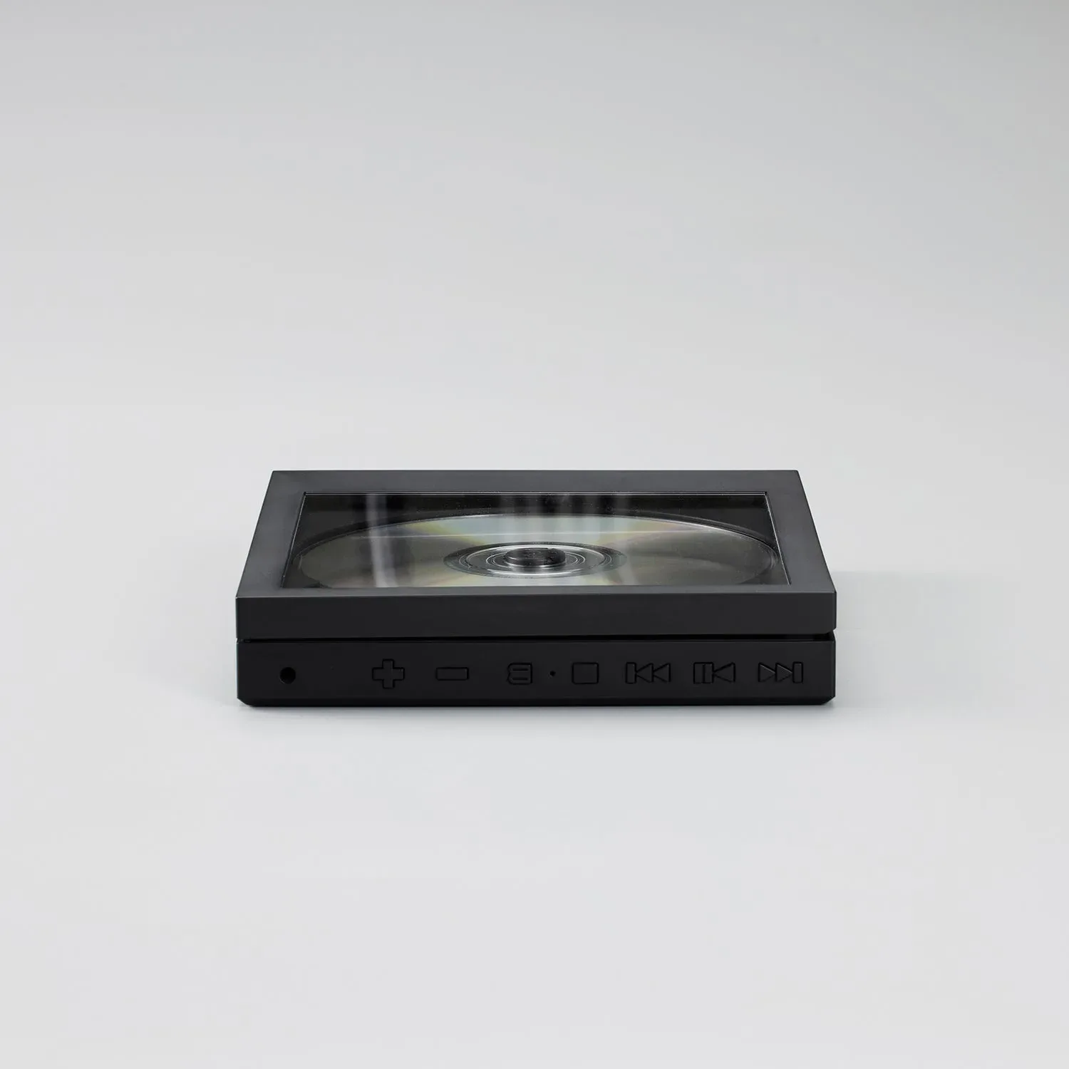 Nostalgija v moderni preobleki – KM5 Instant Disk Audio CP1: CD predvajalnik, ki bo navdušil zbiratelje albuma