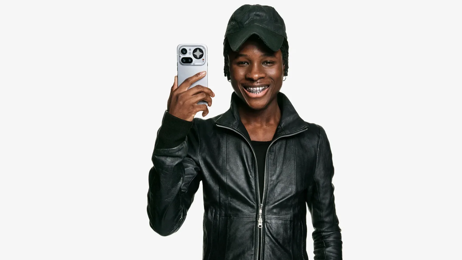 Nothing Phone (4a) Pro: Je to končno telefon s karakterjem ali le draga božična jelka v vašem žepu?