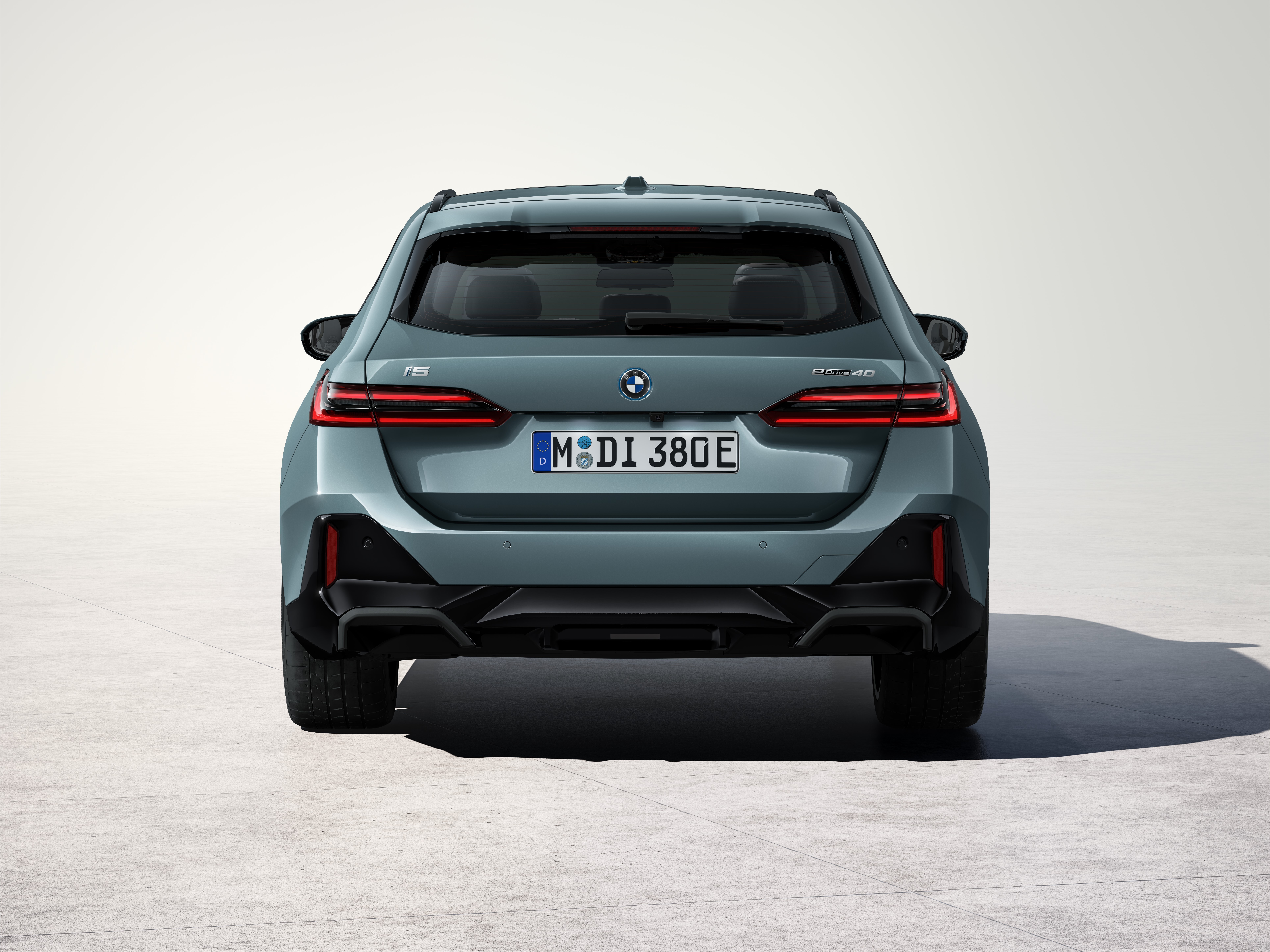 Nova BMW Serija 5 Touring 2024: ta električni karavan ima 601 konjev