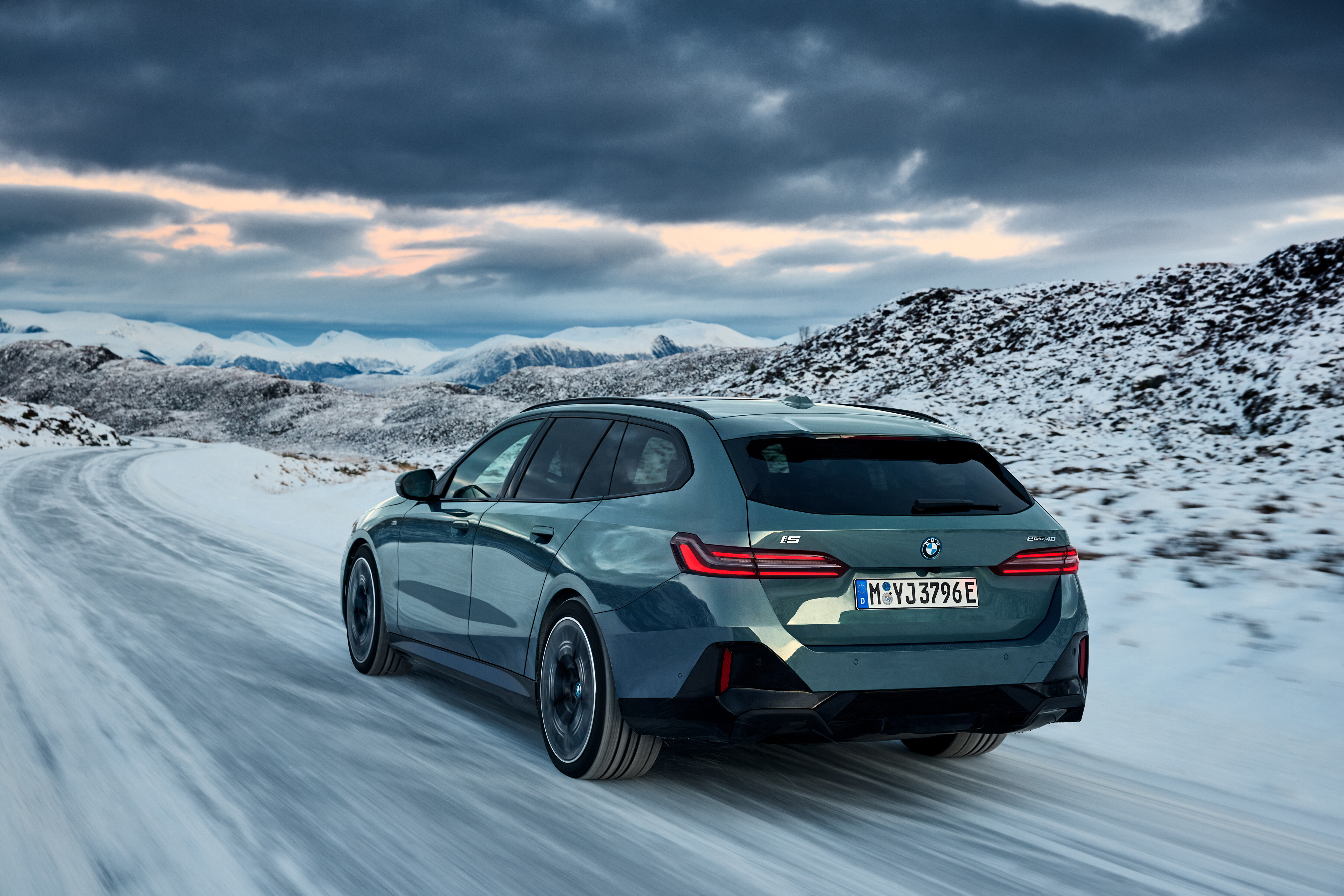 Nova BMW Serija 5 Touring 2024: ta električni karavan ima 601 konjev
