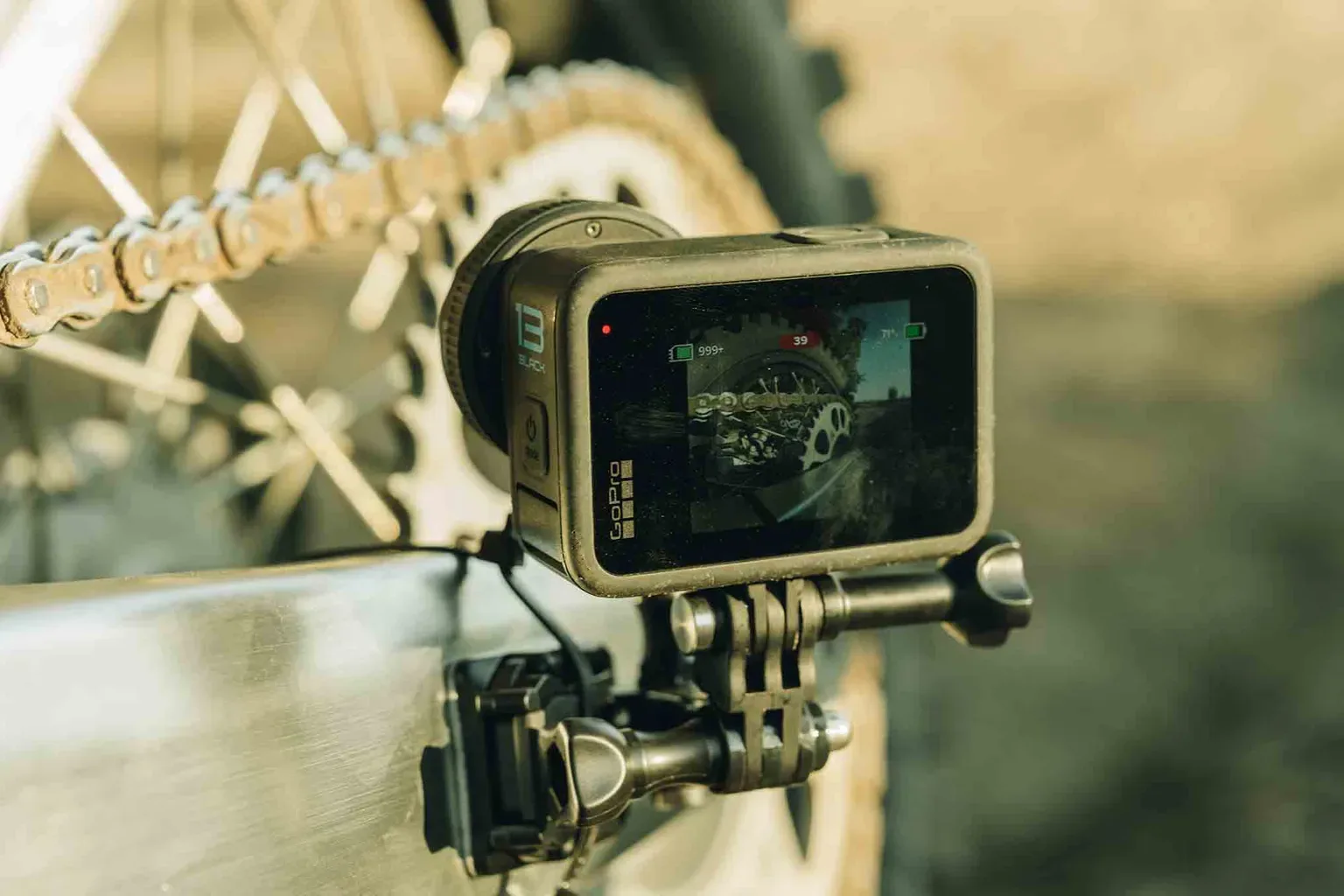 Nova GoPro Hero 13 Black in mini Hero: Nova akcijska kamera z magnetnim polnjenjem in ultra širokimi lečami