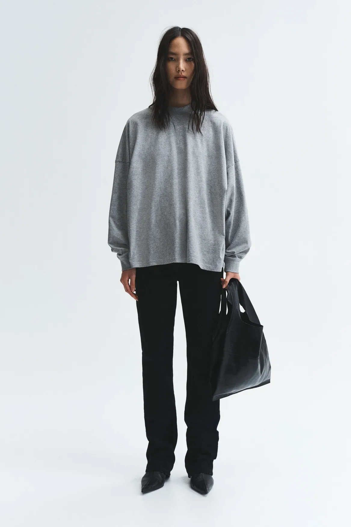 Nova kolekcija H&M Studio Essentials jesen-zima 2025: Ko osnove postanejo must-have kosi v tvoji garderobi