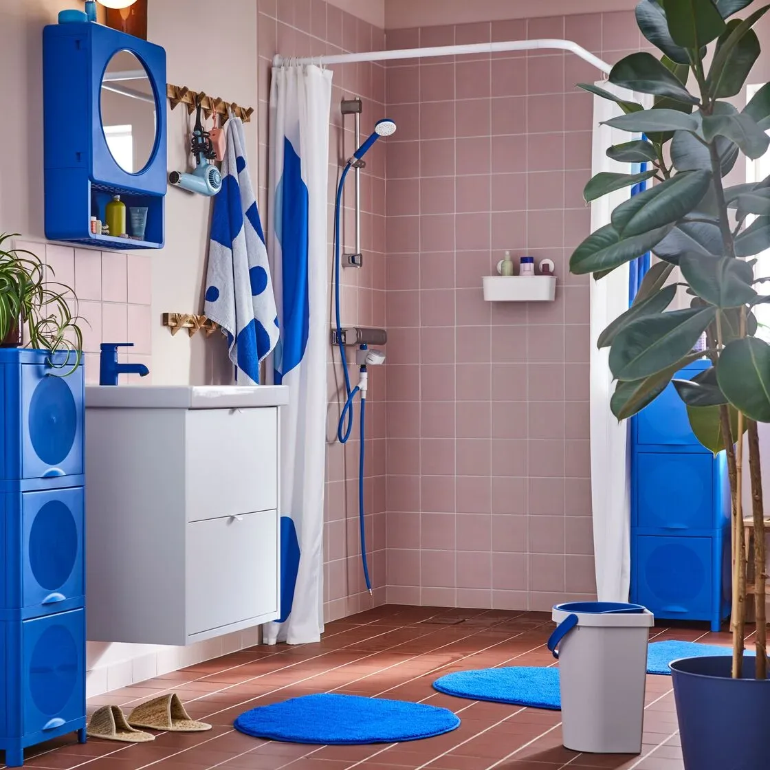 Nova kolekcija IKEA BERGVATTNET za pametno kopalnico, s katero privarčujete z vsakim tuširanjem