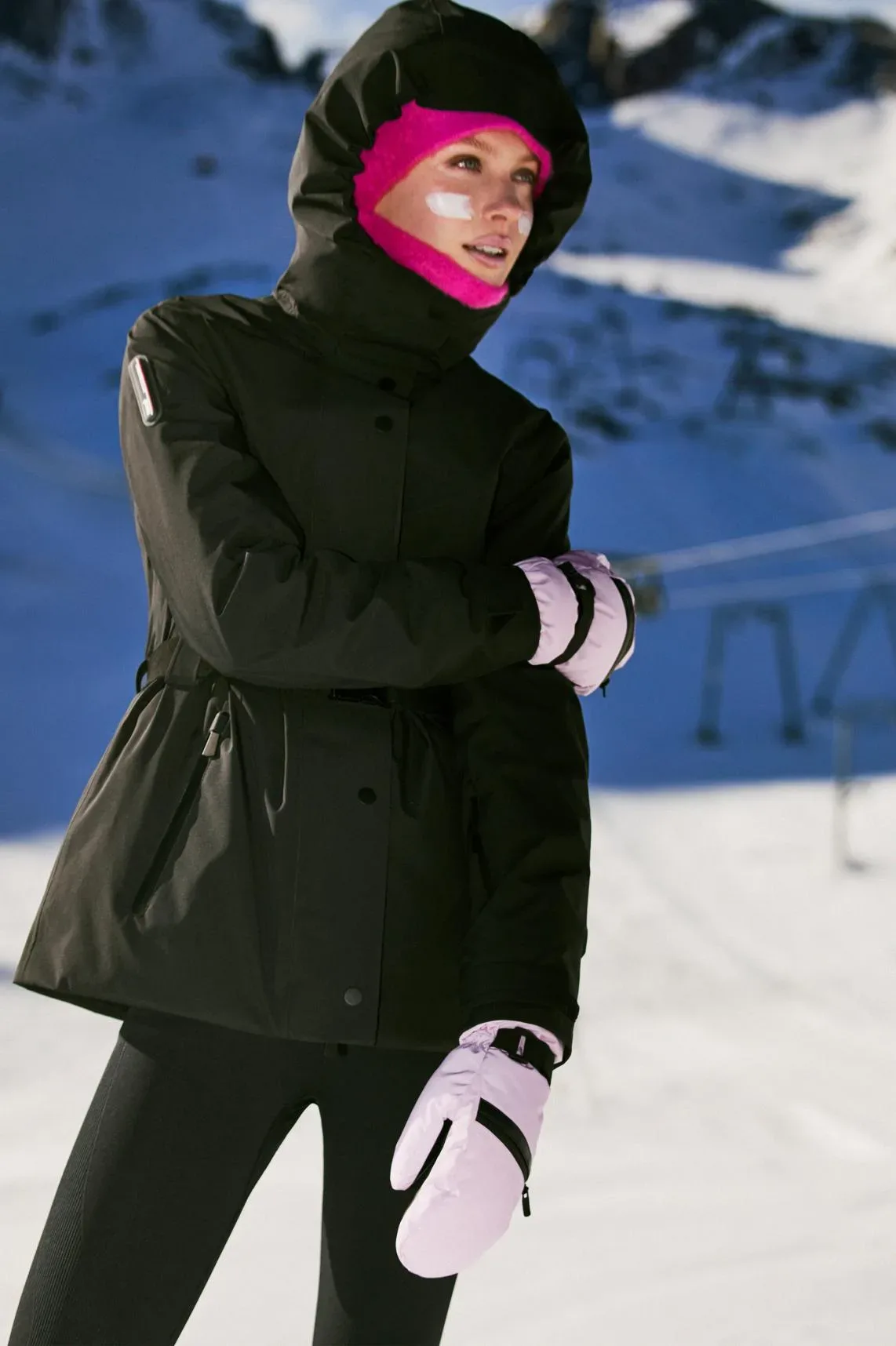 Nova kolekcija smučarskih oblačil ZARA SKI (2024): Smučarska eleganca, ki osvaja bele strmine