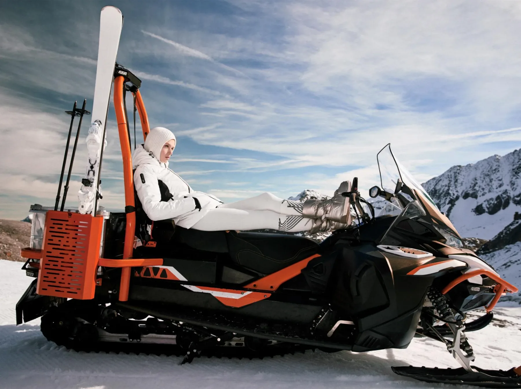 Nova kolekcija smučarskih oblačil ZARA SKI (2024): Smučarska eleganca, ki osvaja bele strmine