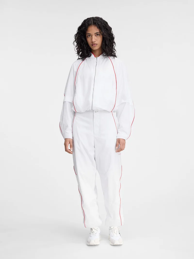 Nova Nike x Jacquemus kolekcija: Sinergija športa in mode s pridihom Pariza