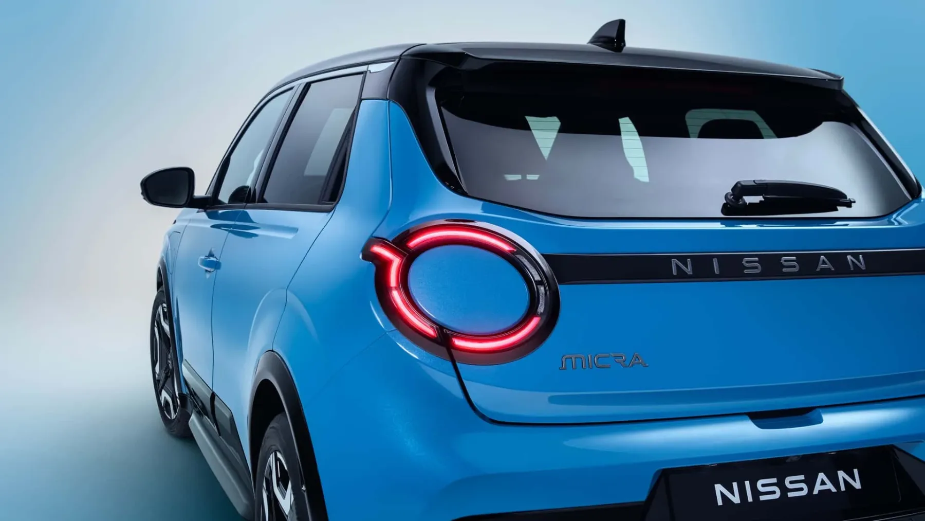 Nova Nissan Micra 2026: Električni čudež v Renault preobleki, ki misli, da je iz Tokia