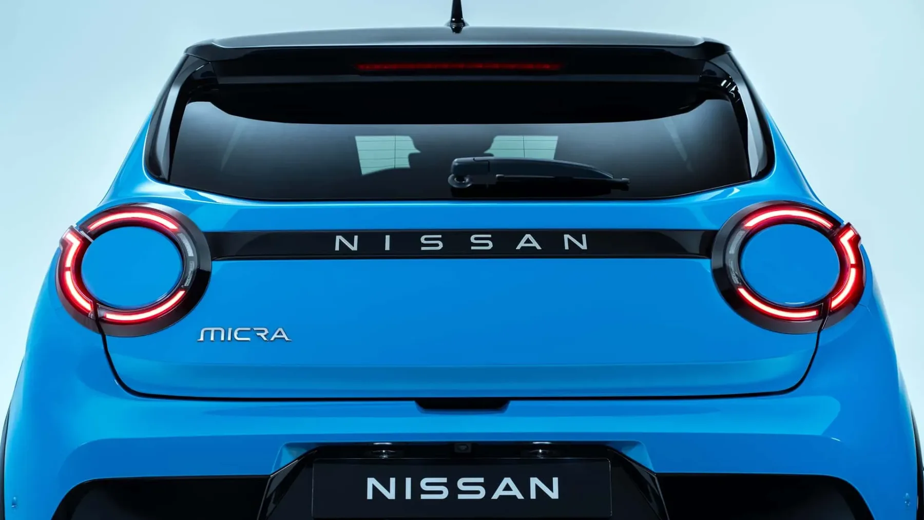 Nova Nissan Micra 2026: Električni čudež v Renault preobleki, ki misli, da je iz Tokia