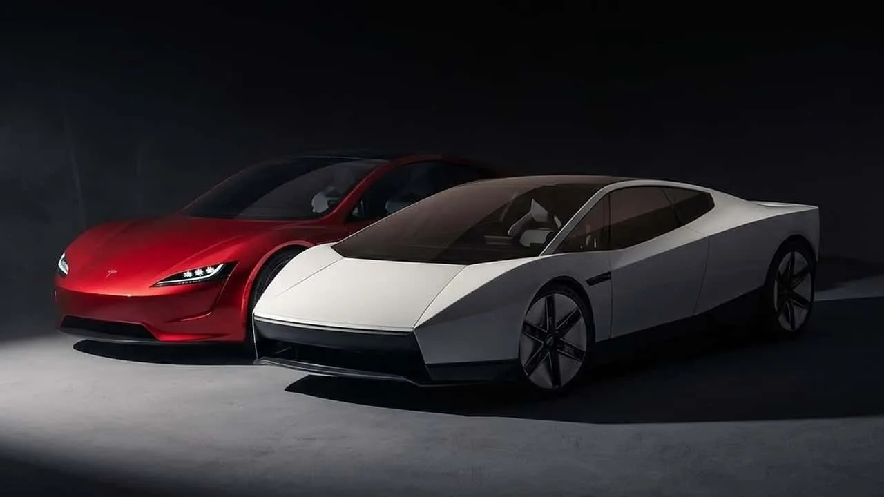 Stari ali novi Tesla Roadster? Kateri vam je bolj všeč?