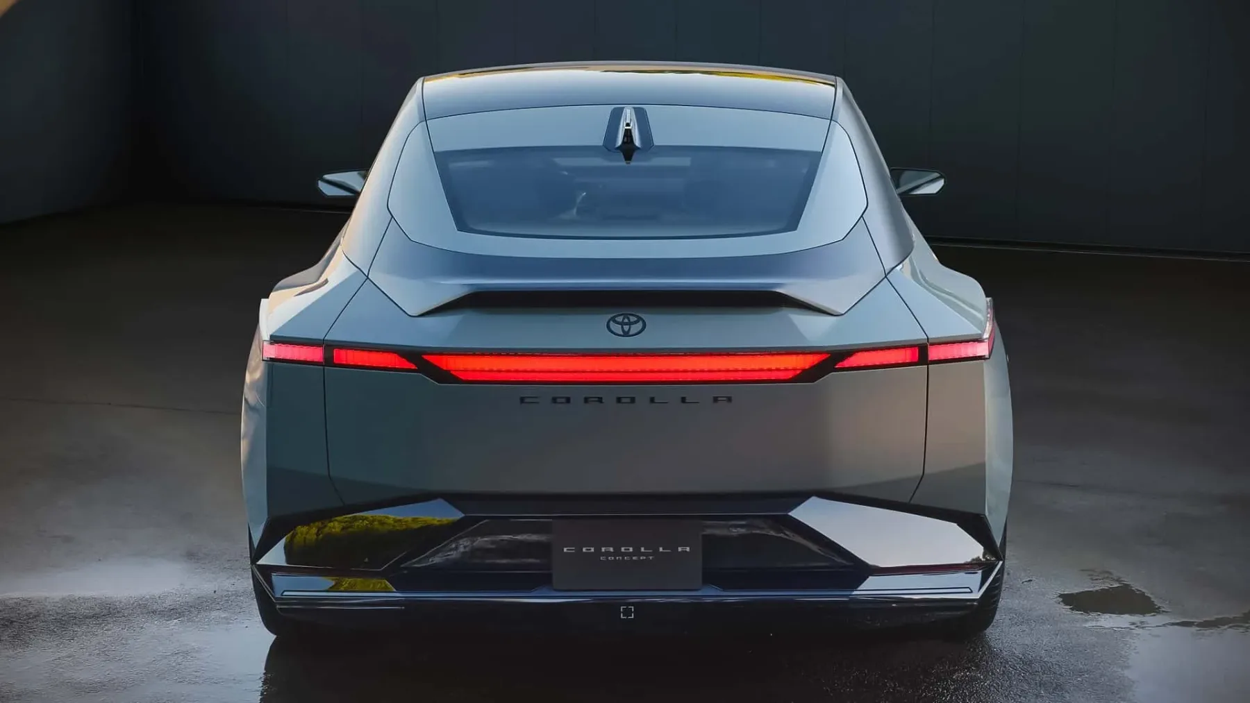 Nova Toyota Corolla Concept: Ko se kraljica razreda končno zresni (in potem malo ponori)
