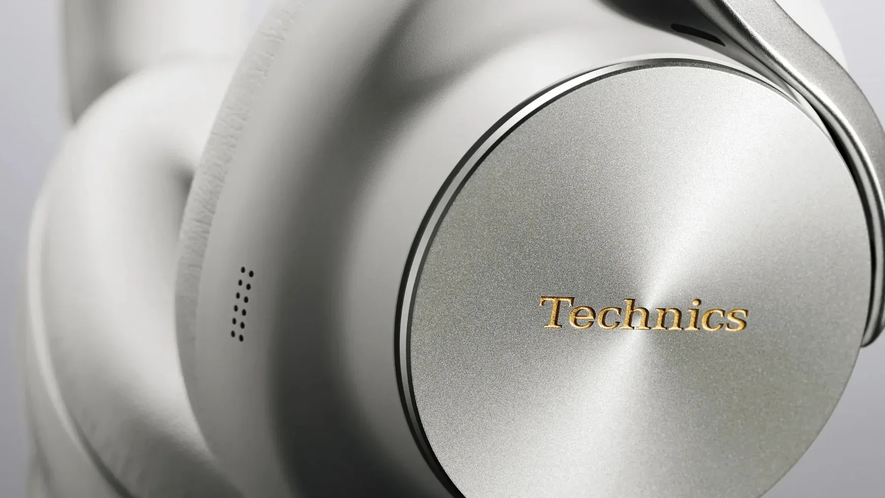 Nove Technics EAH-A1000: Ko ikona gramofonov napove vojno Sonyju in Applu