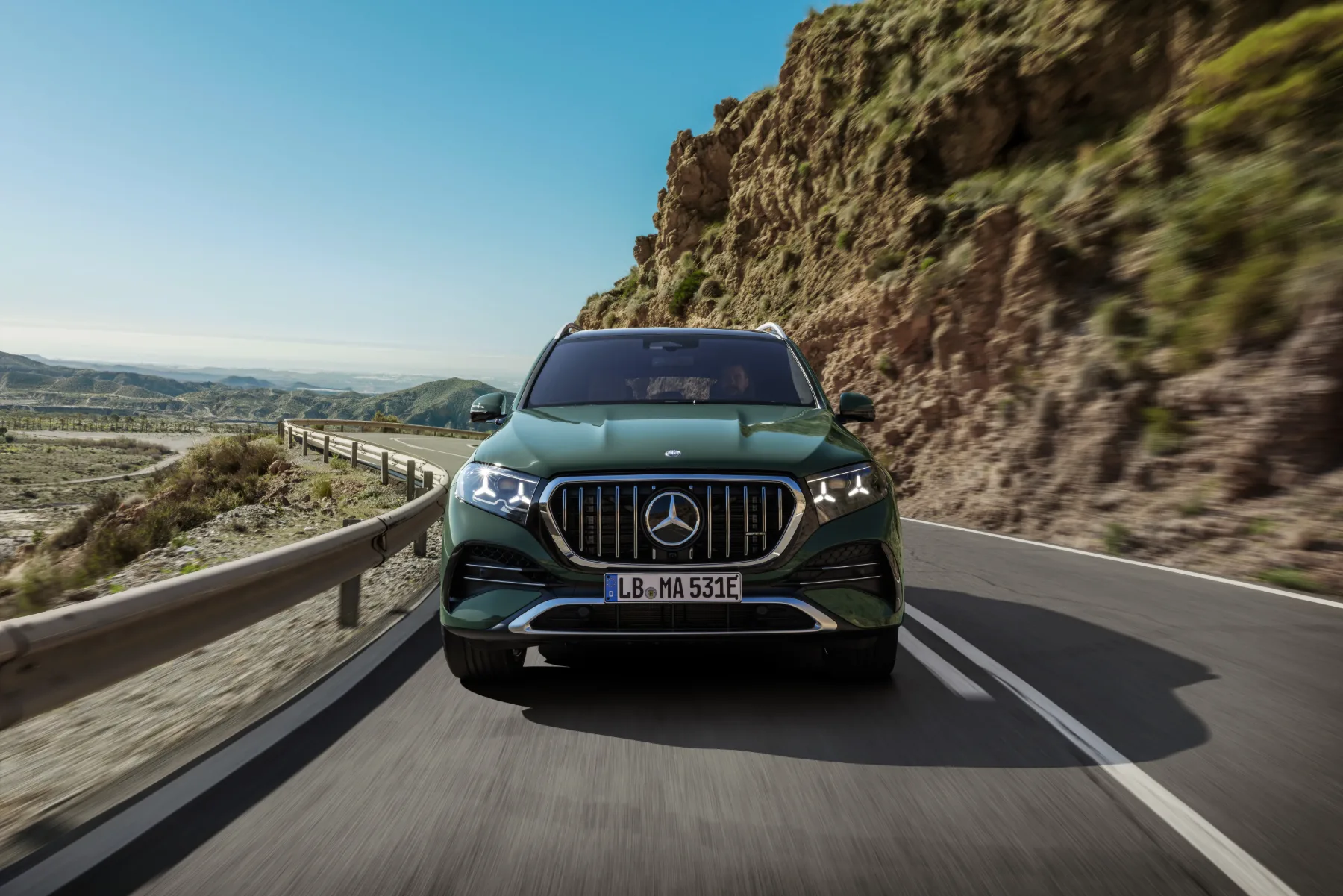 Novi 2027 Mercedes-Benz GLE: Ko se aristokratska udobnost sreča z brutalno močjo hibridne dobe