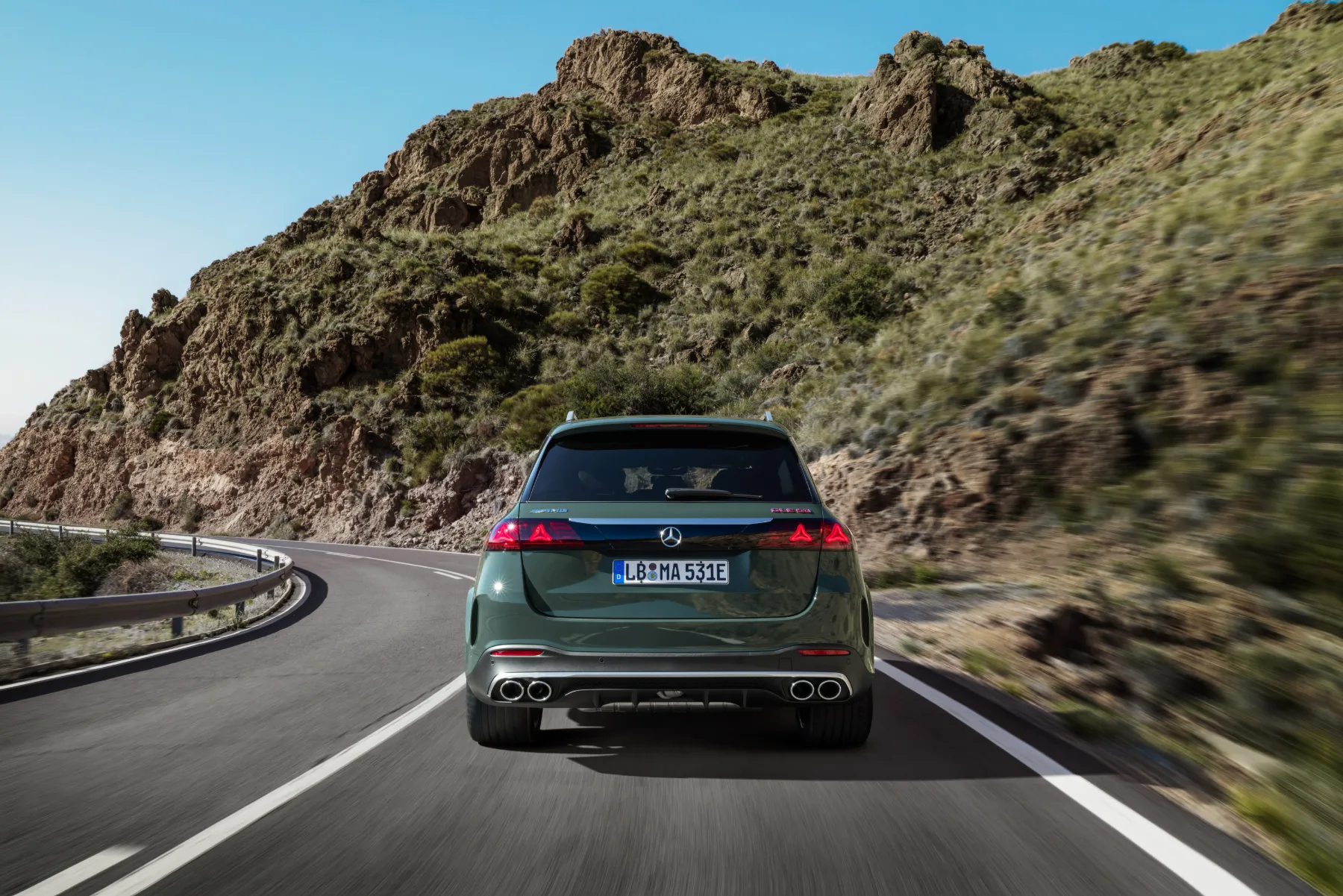 Novi 2027 Mercedes-Benz GLE: Ko se aristokratska udobnost sreča z brutalno močjo hibridne dobe
