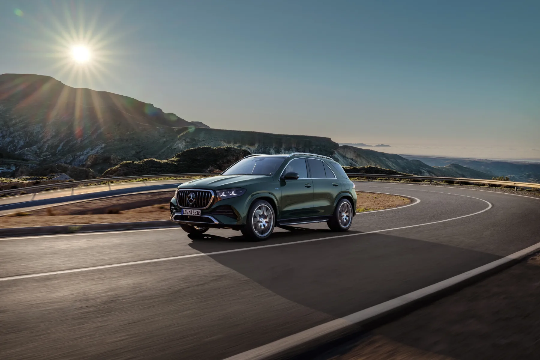 Novi 2027 Mercedes-Benz GLE: Ko se aristokratska udobnost sreča z brutalno močjo hibridne dobe
