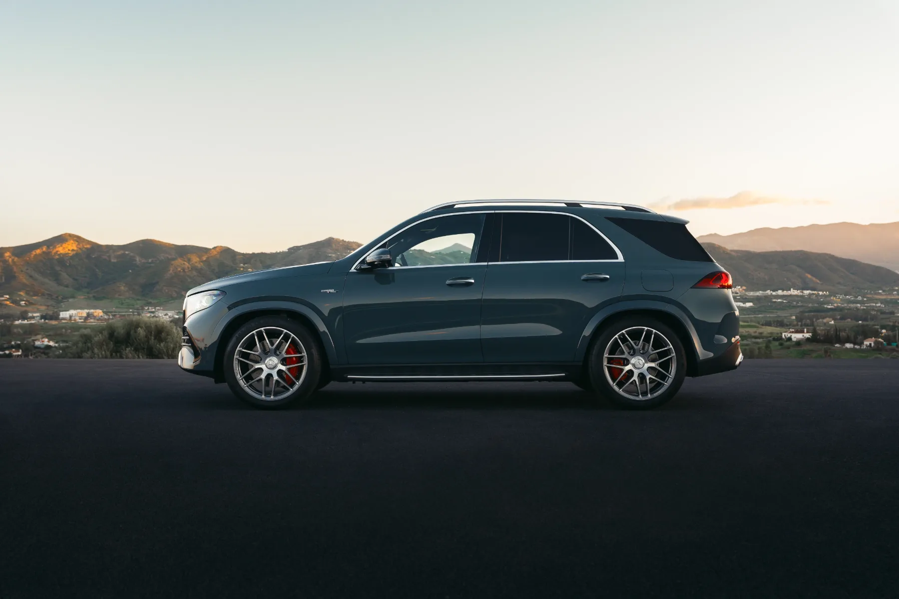 Novi 2027 Mercedes-Benz GLE: Ko se aristokratska udobnost sreča z brutalno močjo hibridne dobe