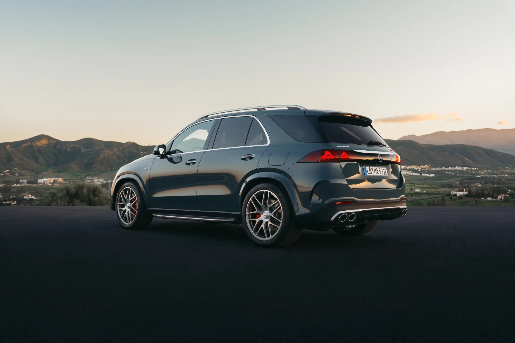 Novi 2027 Mercedes-Benz GLE: Ko se aristokratska udobnost sreča z brutalno močjo hibridne dobe
