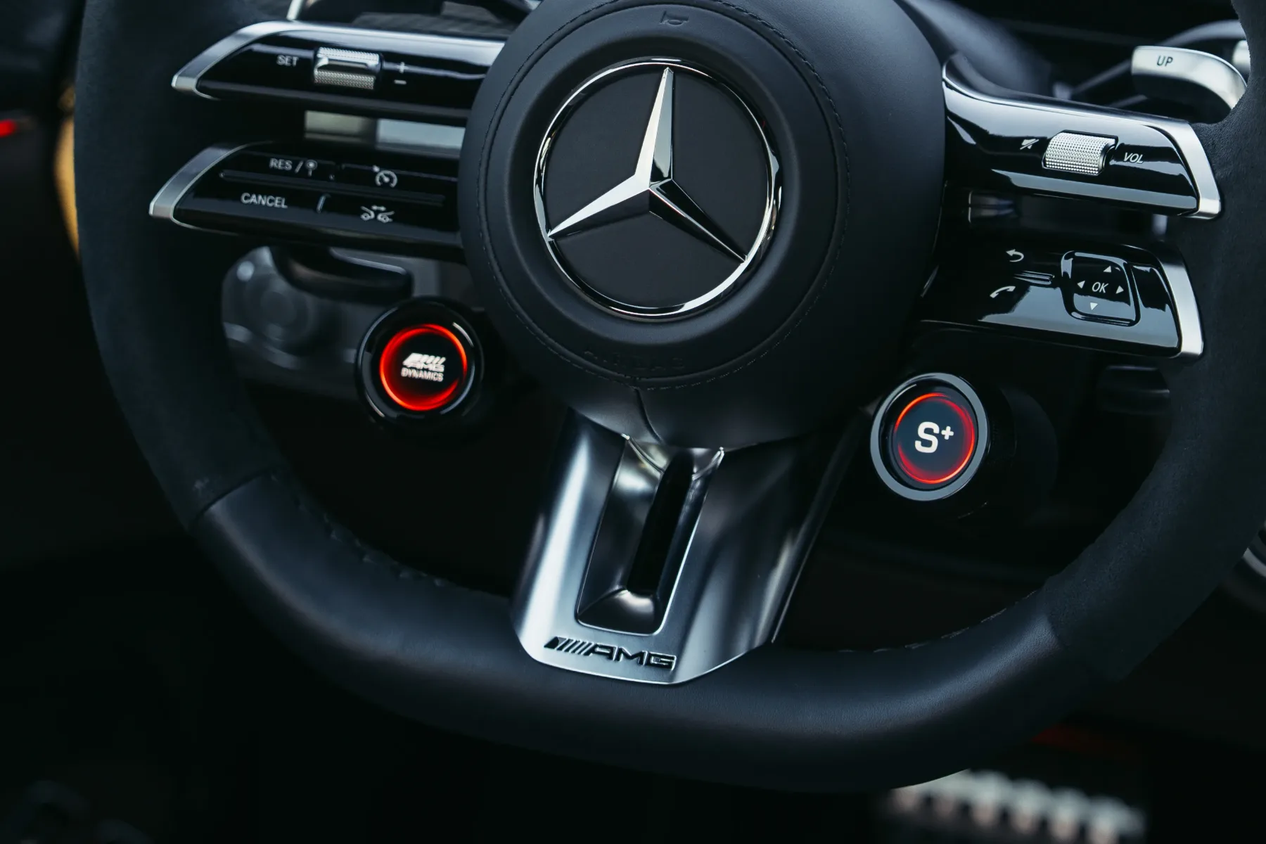 Novi 2027 Mercedes-Benz GLE: Ko se aristokratska udobnost sreča z brutalno močjo hibridne dobe