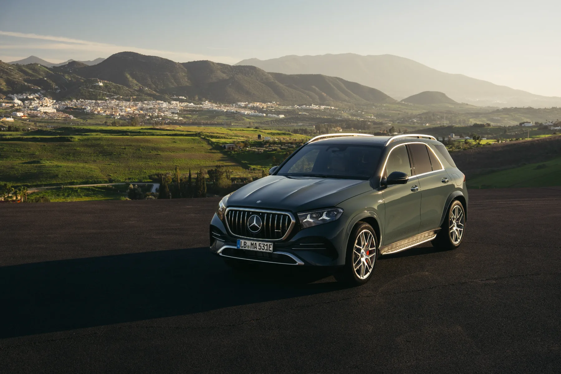 Novi 2027 Mercedes-Benz GLE: Ko se aristokratska udobnost sreča z brutalno močjo hibridne dobe