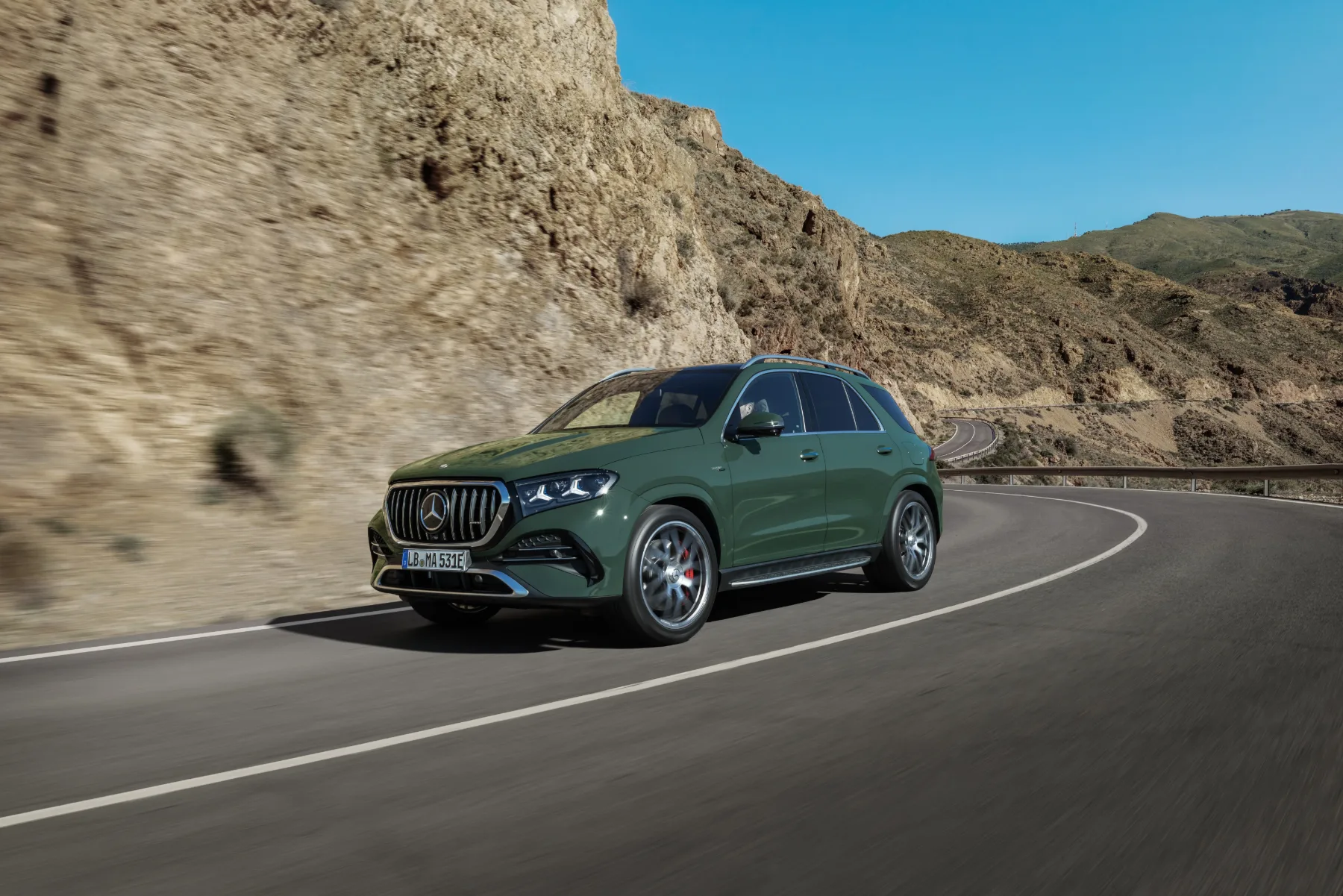 Novi 2027 Mercedes-Benz GLE: Ko se aristokratska udobnost sreča z brutalno močjo hibridne dobe
