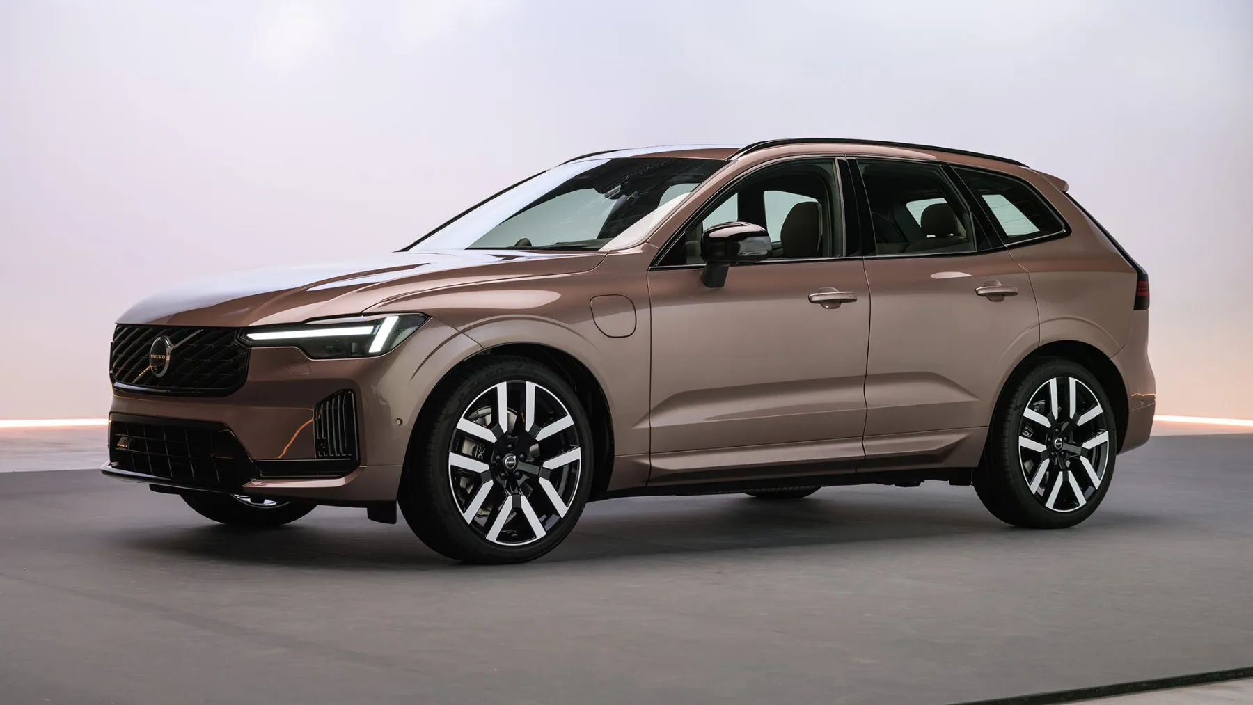 Novi Volvo XC60 AWD: Ko Švedi ugotovijo, da je hibrid pravzaprav popolnost in prenovijo staro