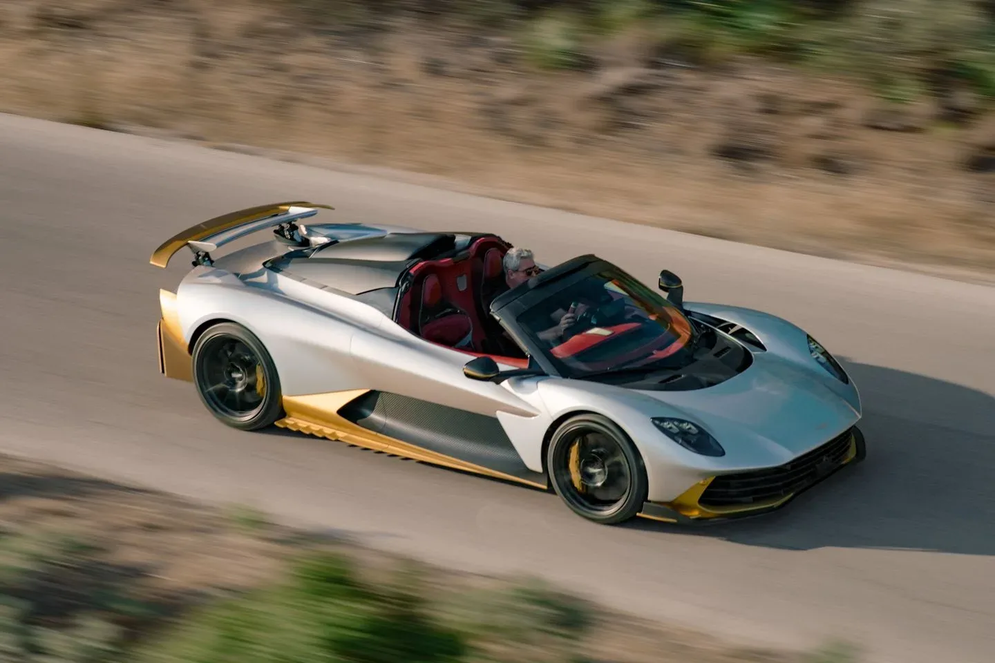 Novi Aston Martin Valhalla Spider: 1.064 konjev in 349 km/h z odprto streho