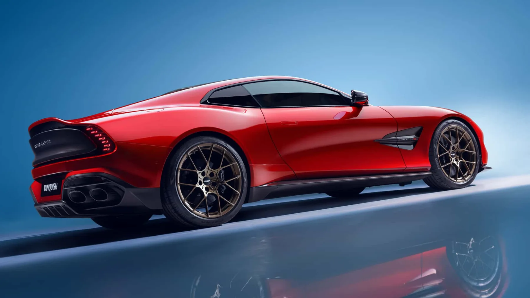 Novi Aston Martin Vanquish 2025: vrnitev V-12 ikone