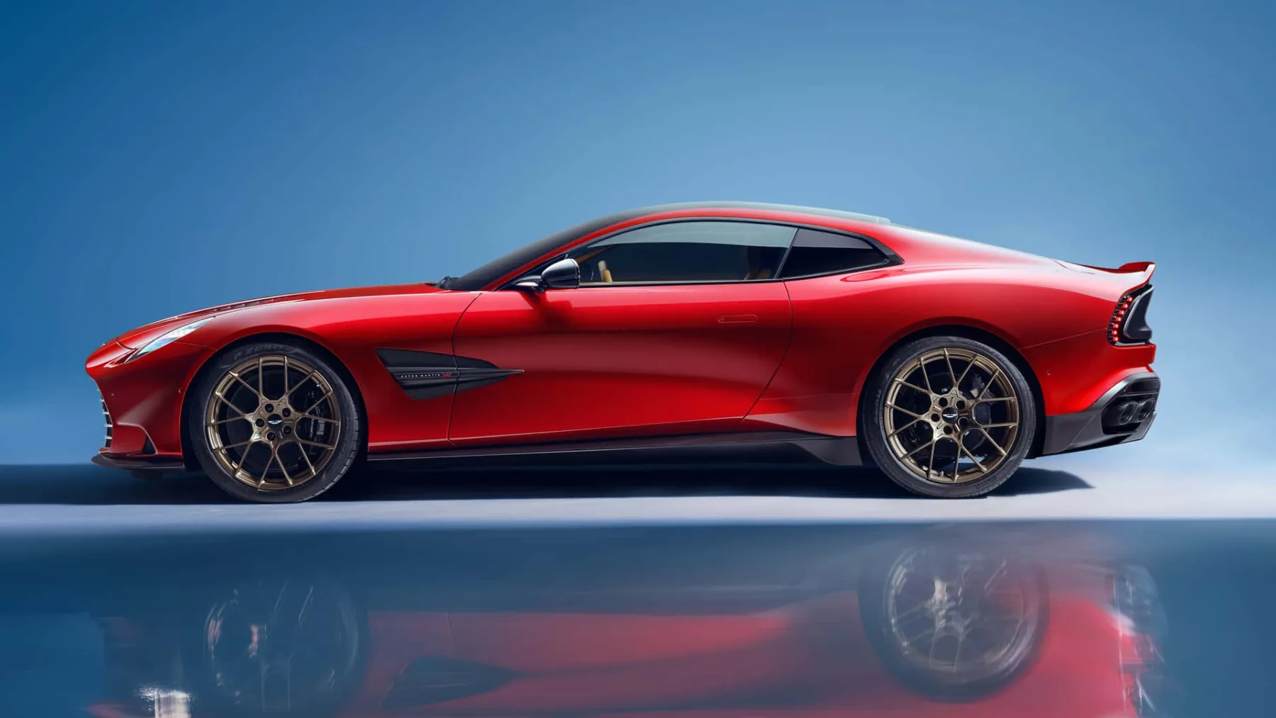 Novi Aston Martin Vanquish 2025: vrnitev V-12 ikone