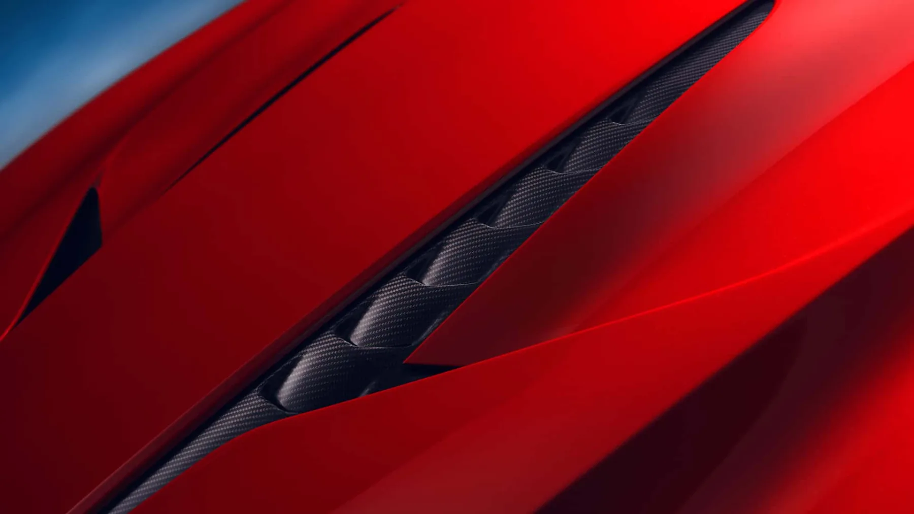 Novi Aston Martin Vanquish 2025: vrnitev V-12 ikone