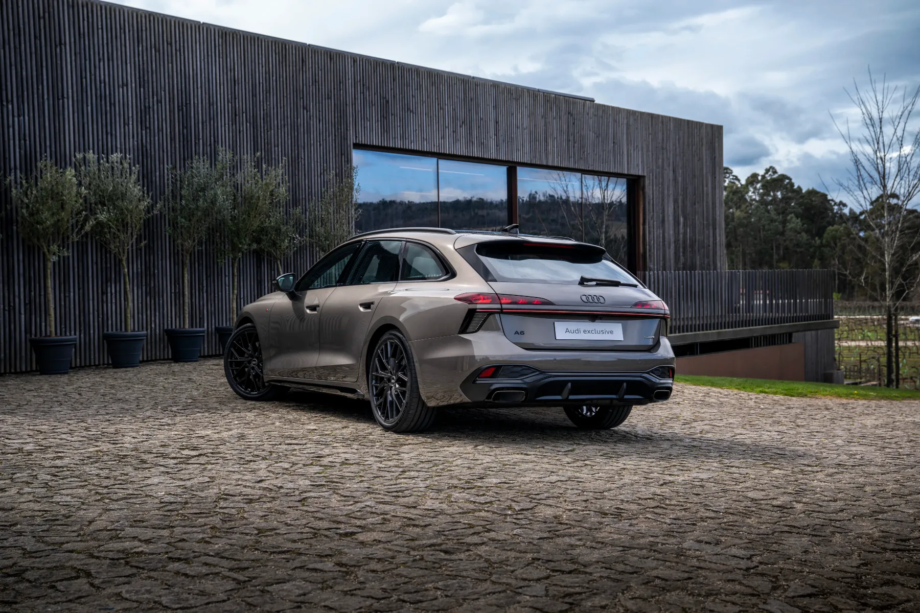 Novi Audi A6 Avant 2025: Mojster udobja, tehnologije in elegance na štirih kolesih