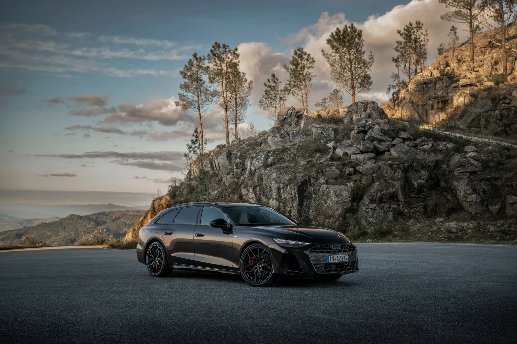 Novi Audi A6 Avant 2025: Mojster udobja, tehnologije in elegance na štirih kolesih