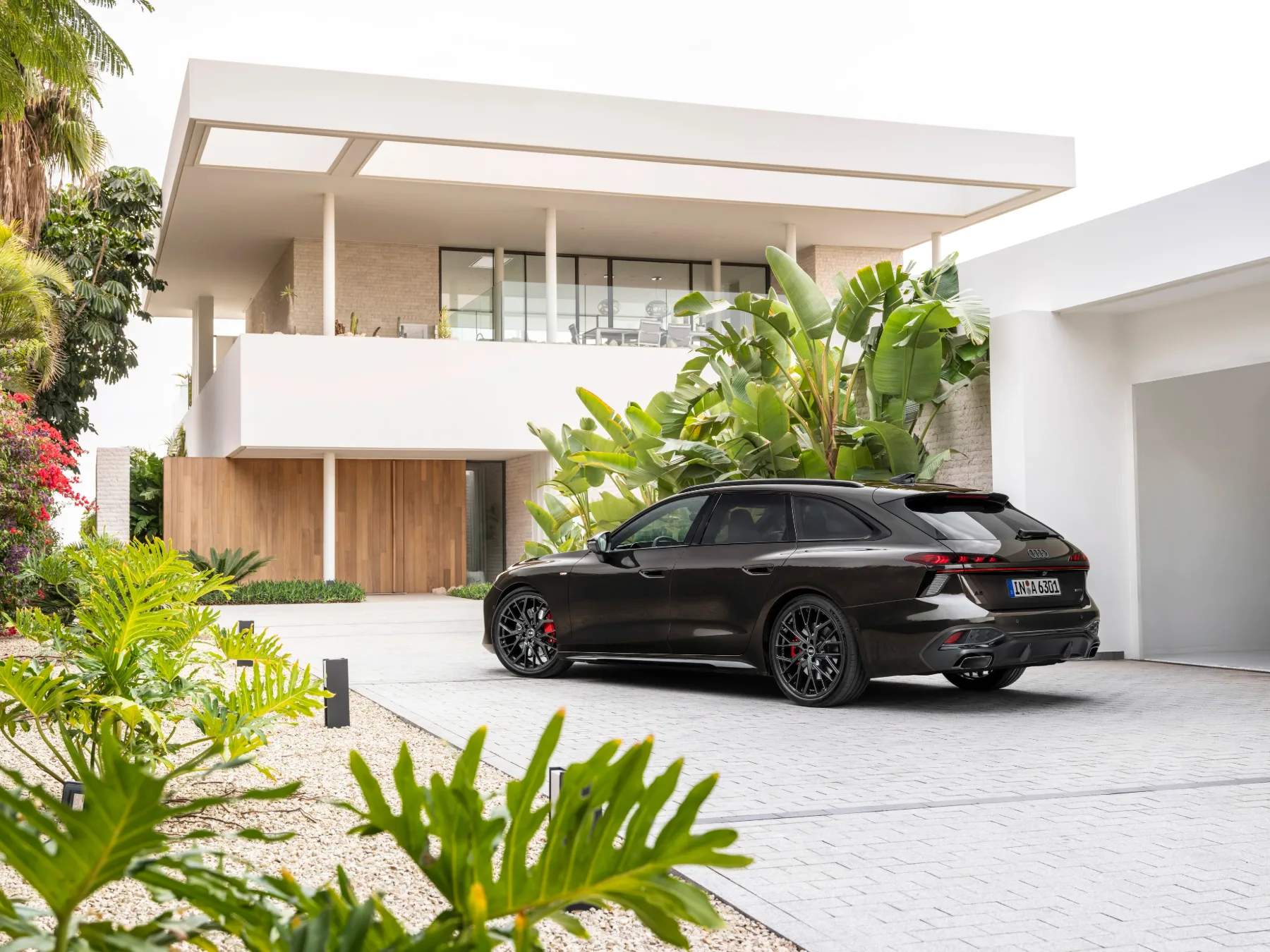Novi Audi A6 Avant 2025: Mojster udobja, tehnologije in elegance na štirih kolesih