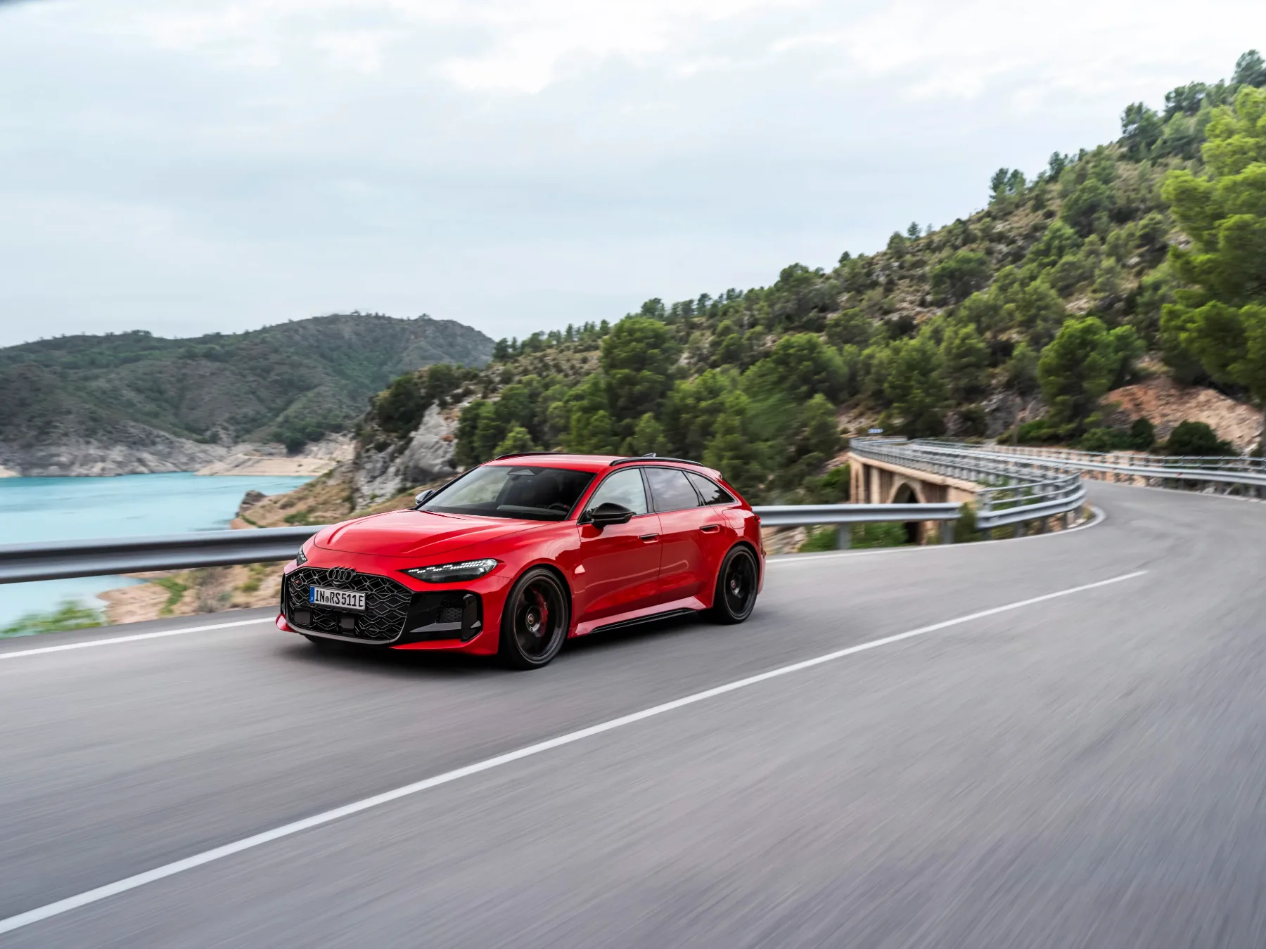 Novi Audi RS5 Avant: Ko se fitnes navdušenec preveč “napihne” in pozabi na nahrbtnik
