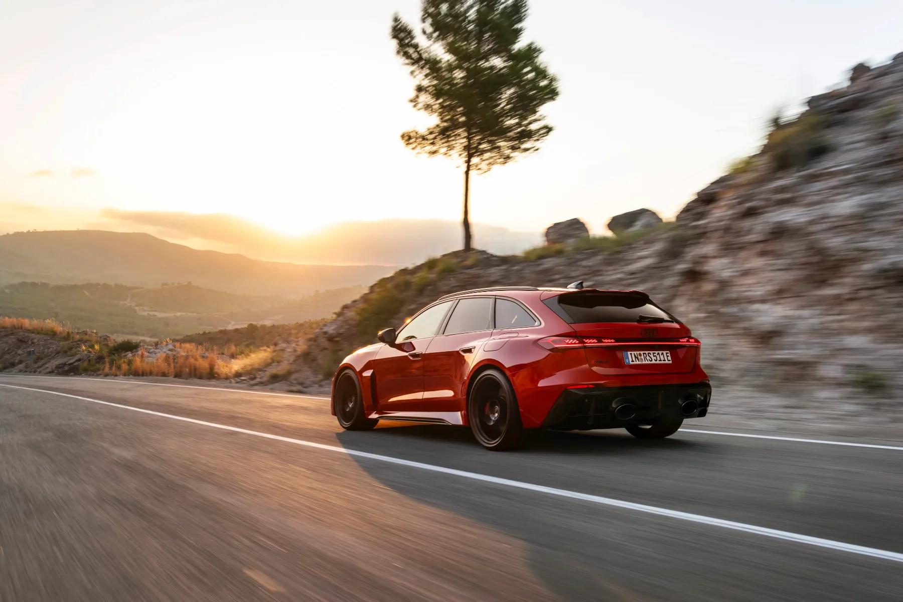 Novi Audi RS5 Avant: Ko se fitnes navdušenec preveč “napihne” in pozabi na nahrbtnik