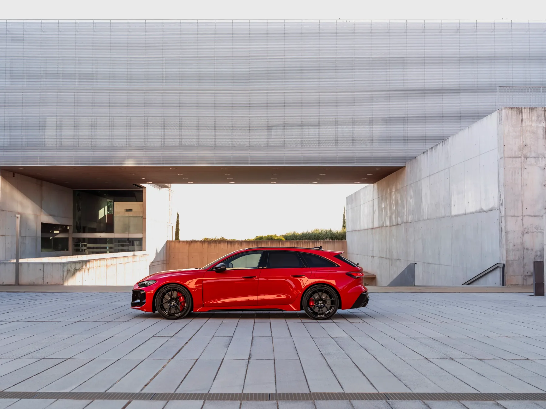Novi Audi RS5 Avant: Ko se fitnes navdušenec preveč “napihne” in pozabi na nahrbtnik