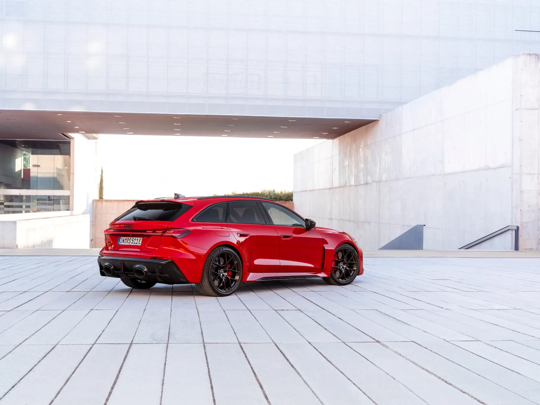 Novi Audi RS5 Avant: Ko se fitnes navdušenec preveč “napihne” in pozabi na nahrbtnik