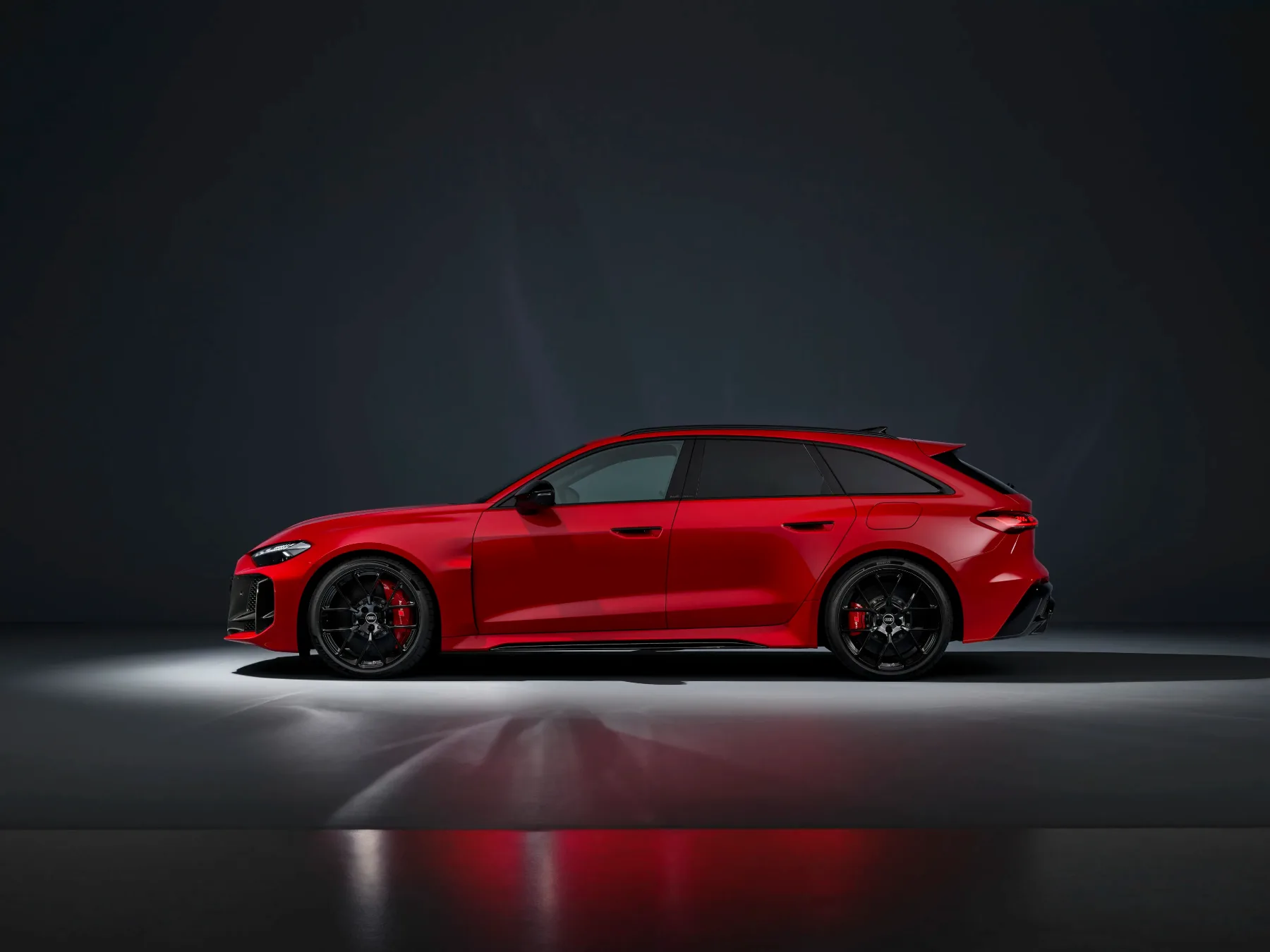 Novi Audi RS5 Avant: Ko se fitnes navdušenec preveč “napihne” in pozabi na nahrbtnik