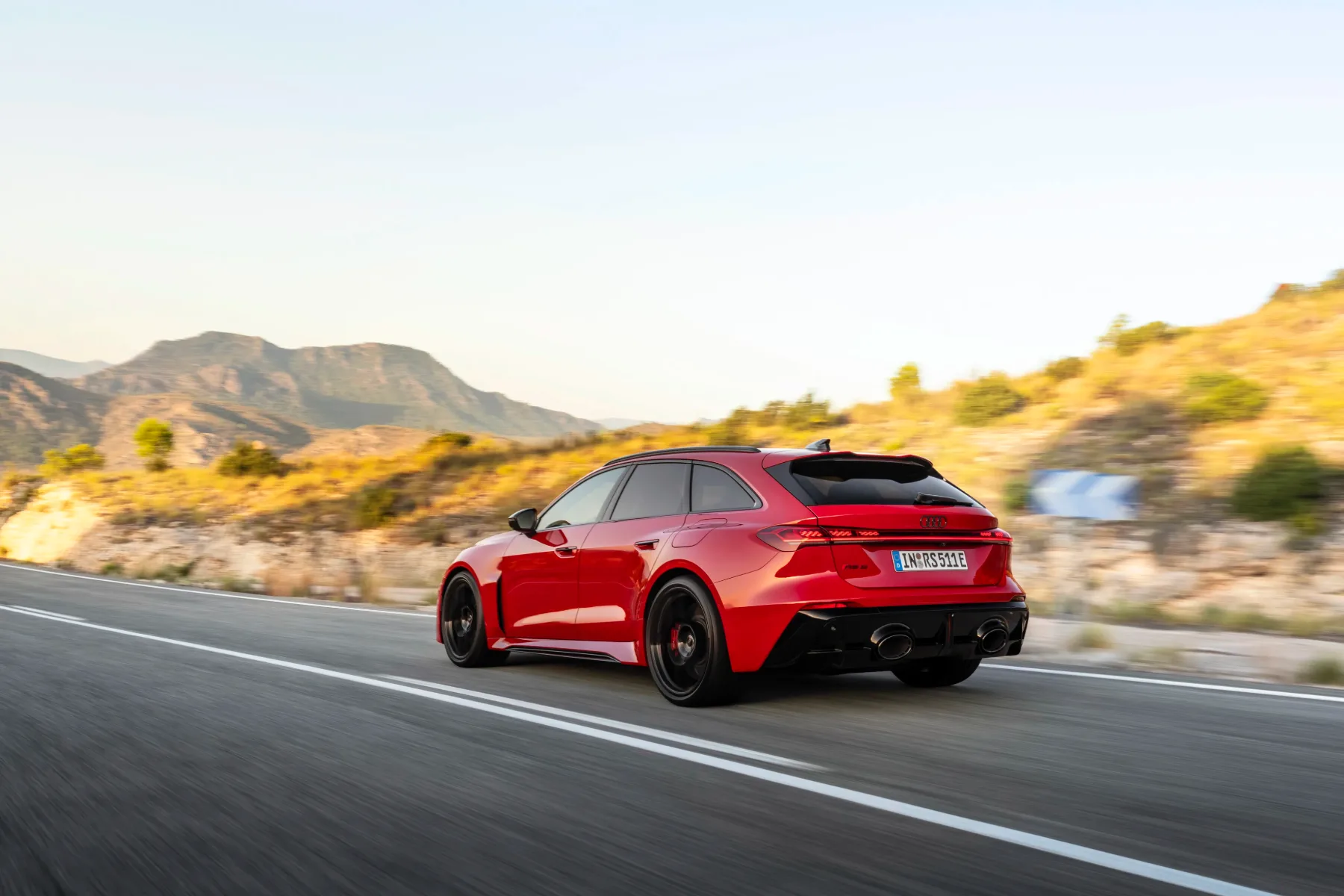 Novi Audi RS5 Avant: Ko se fitnes navdušenec preveč “napihne” in pozabi na nahrbtnik