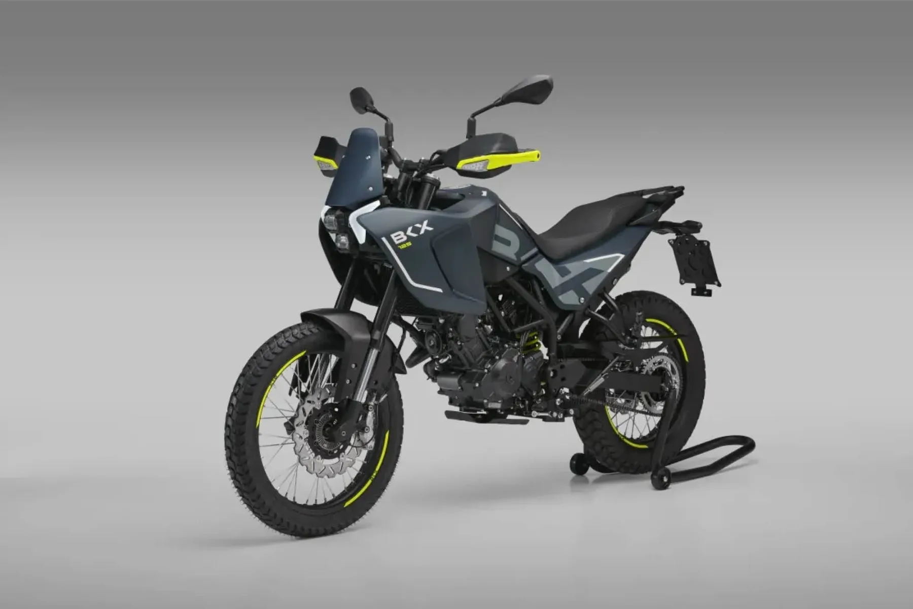 Novi Benelli BKX 125 (2025): velika avantura v mali embalaži za kategorijo izpita A1 in ceno električnega skirjoja