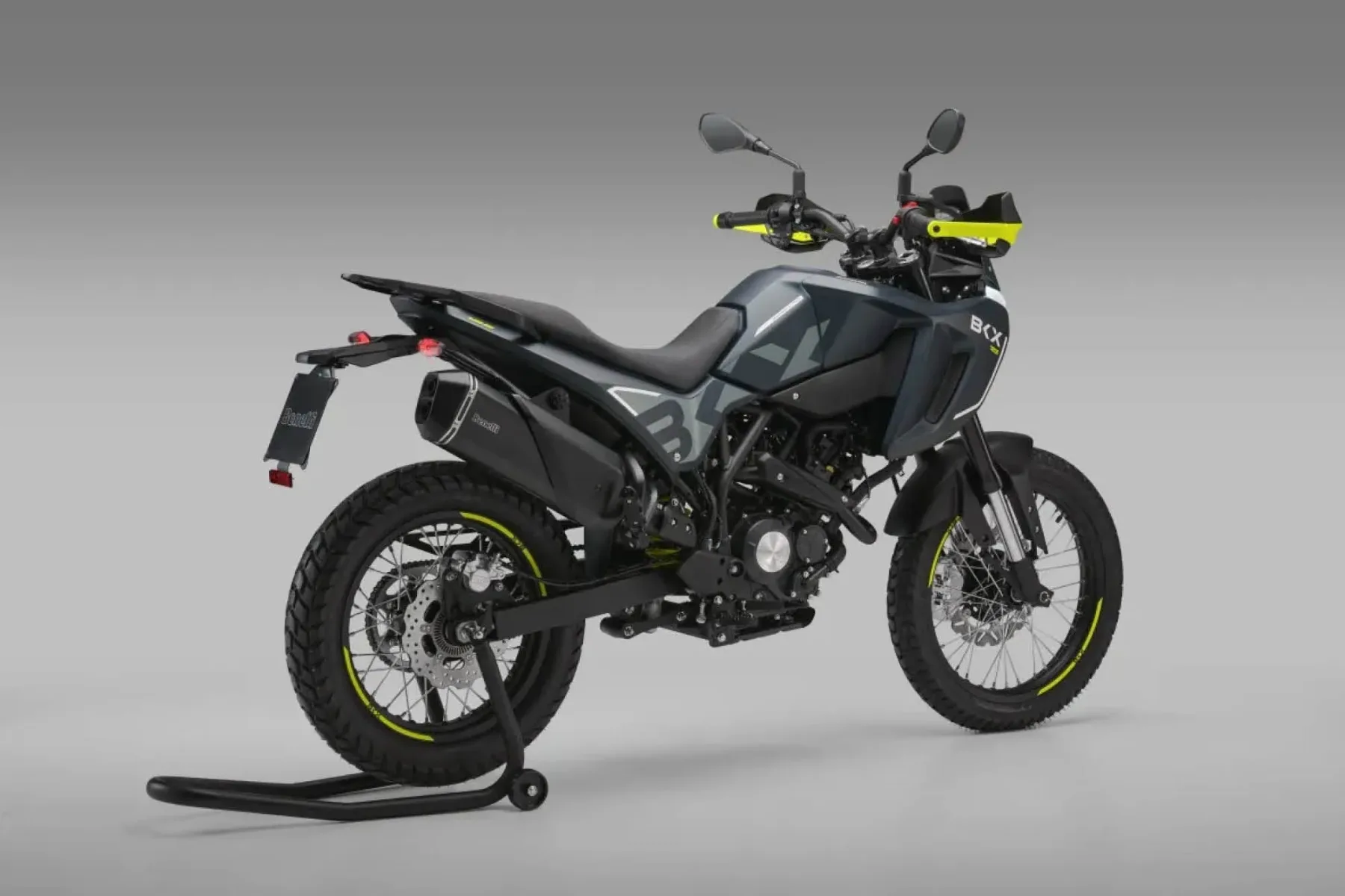 Novi Benelli BKX 125 (2025): velika avantura v mali embalaži za kategorijo izpita A1 in ceno električnega skirjoja