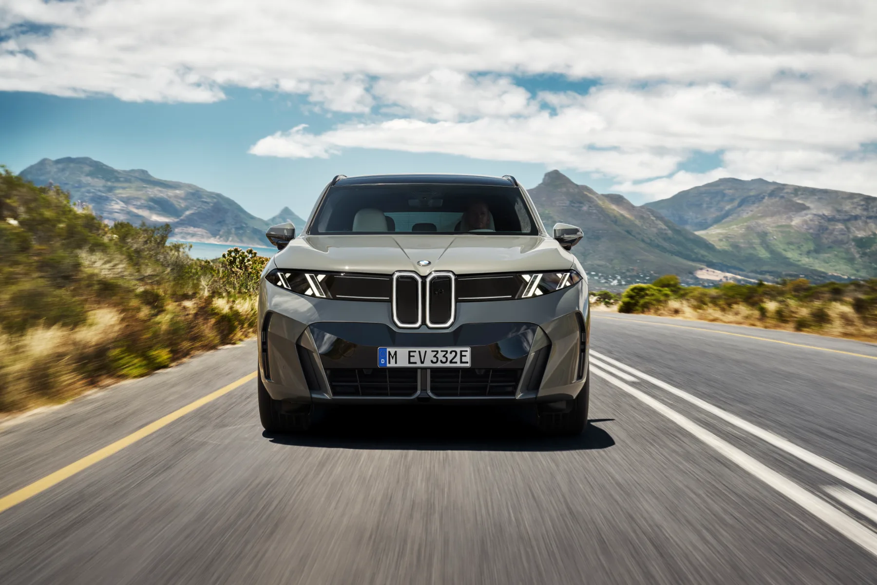 Novi BMW iX5 60 xDrive: Električni bavarski velikan s 144-kWh baterijo in 724 km dosega