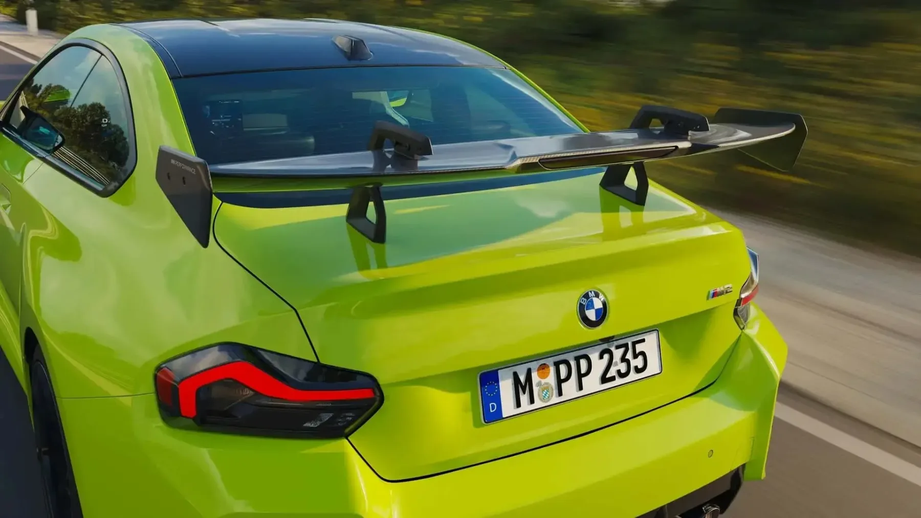 Novi BMW M2 z M Performance Track Kit: Ko cestni huligan obleče dirkaški dres in gre v fitnes